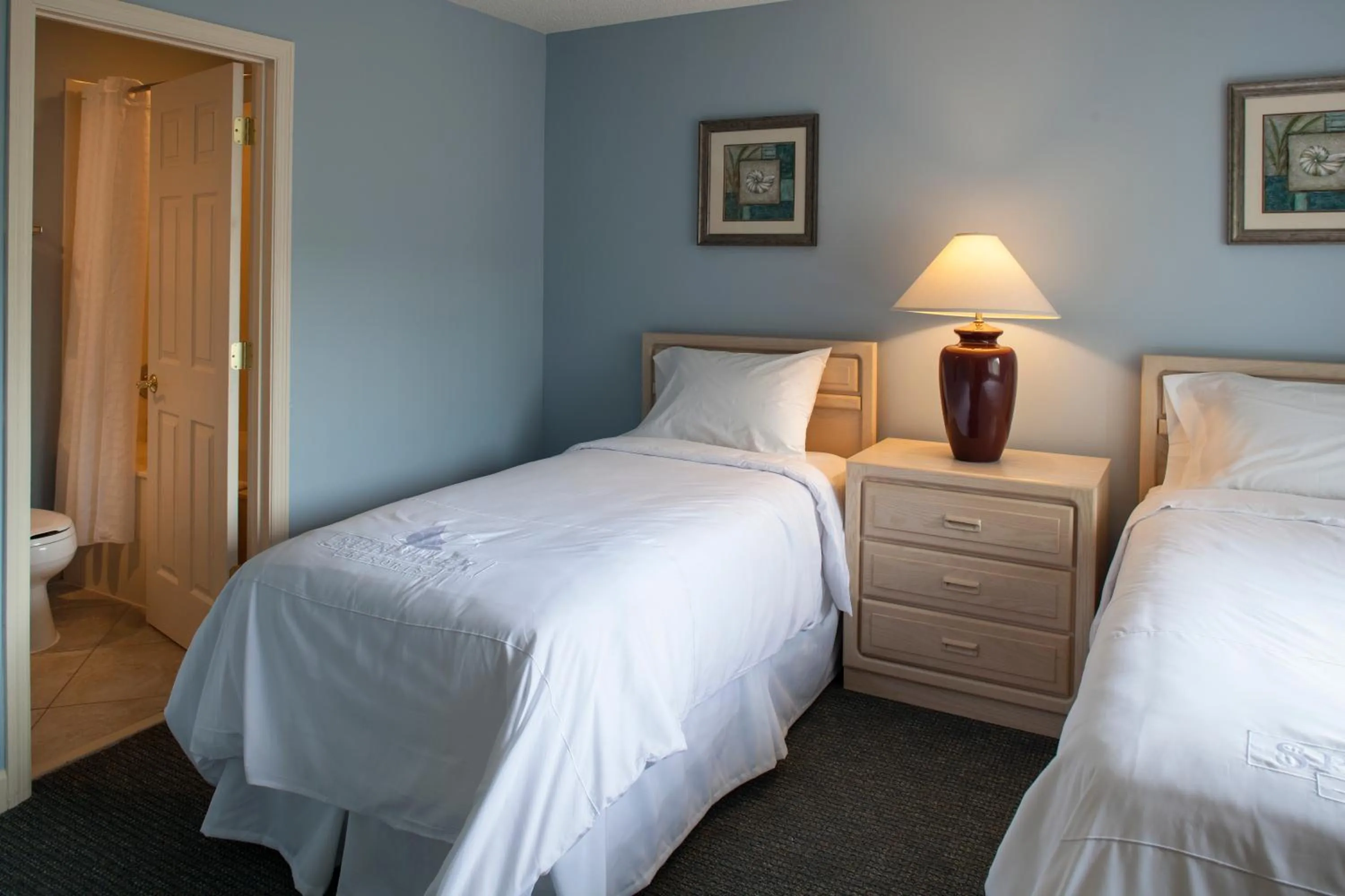 Bedroom, Bed in Waterside by Spinnaker Resorts