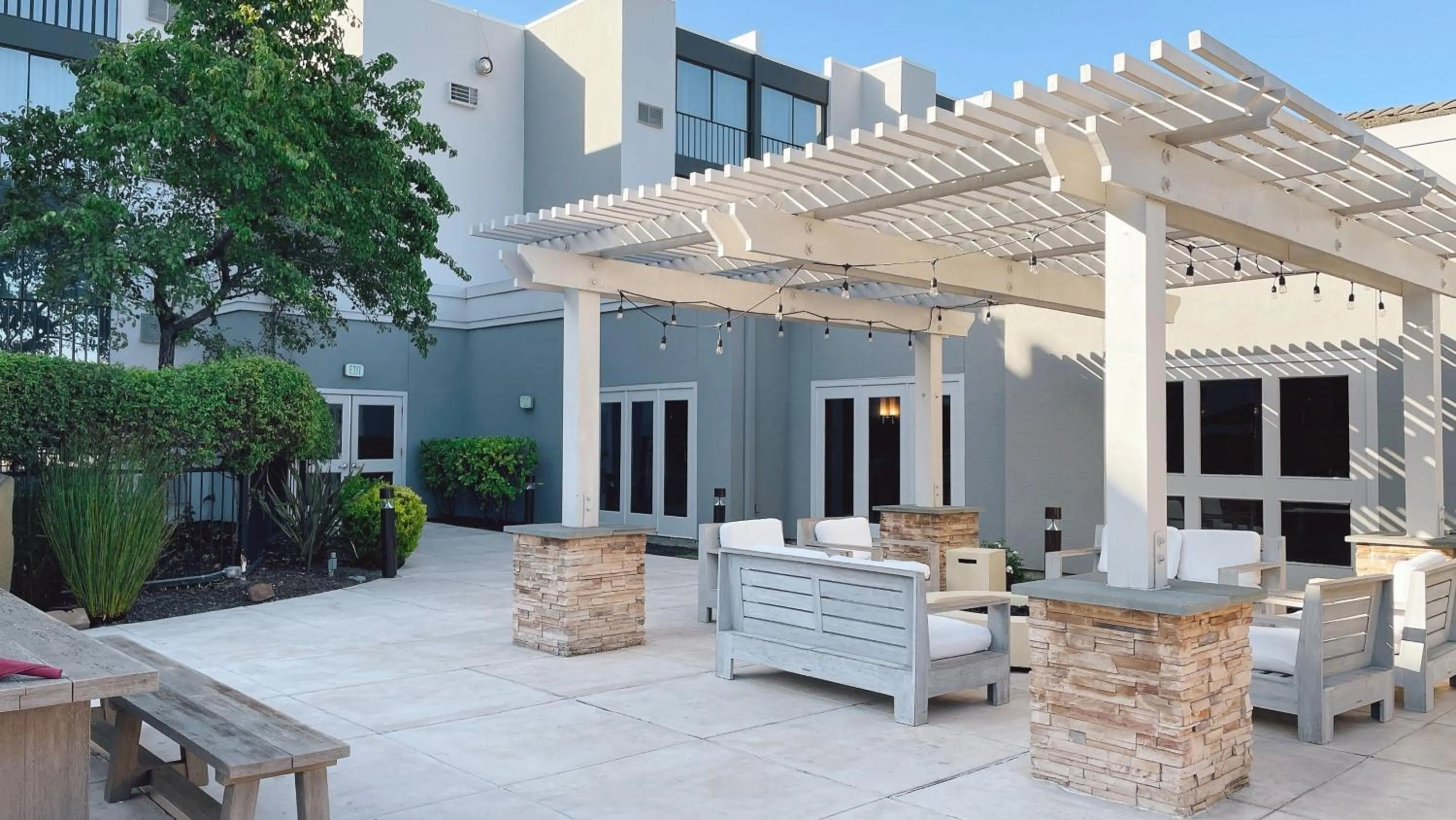 Lounge or bar in Four Points by Sheraton San Rafael Marin County