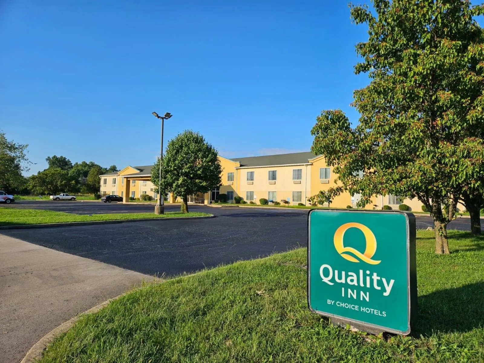 Property building in Quality Inn Kingdom City I-70