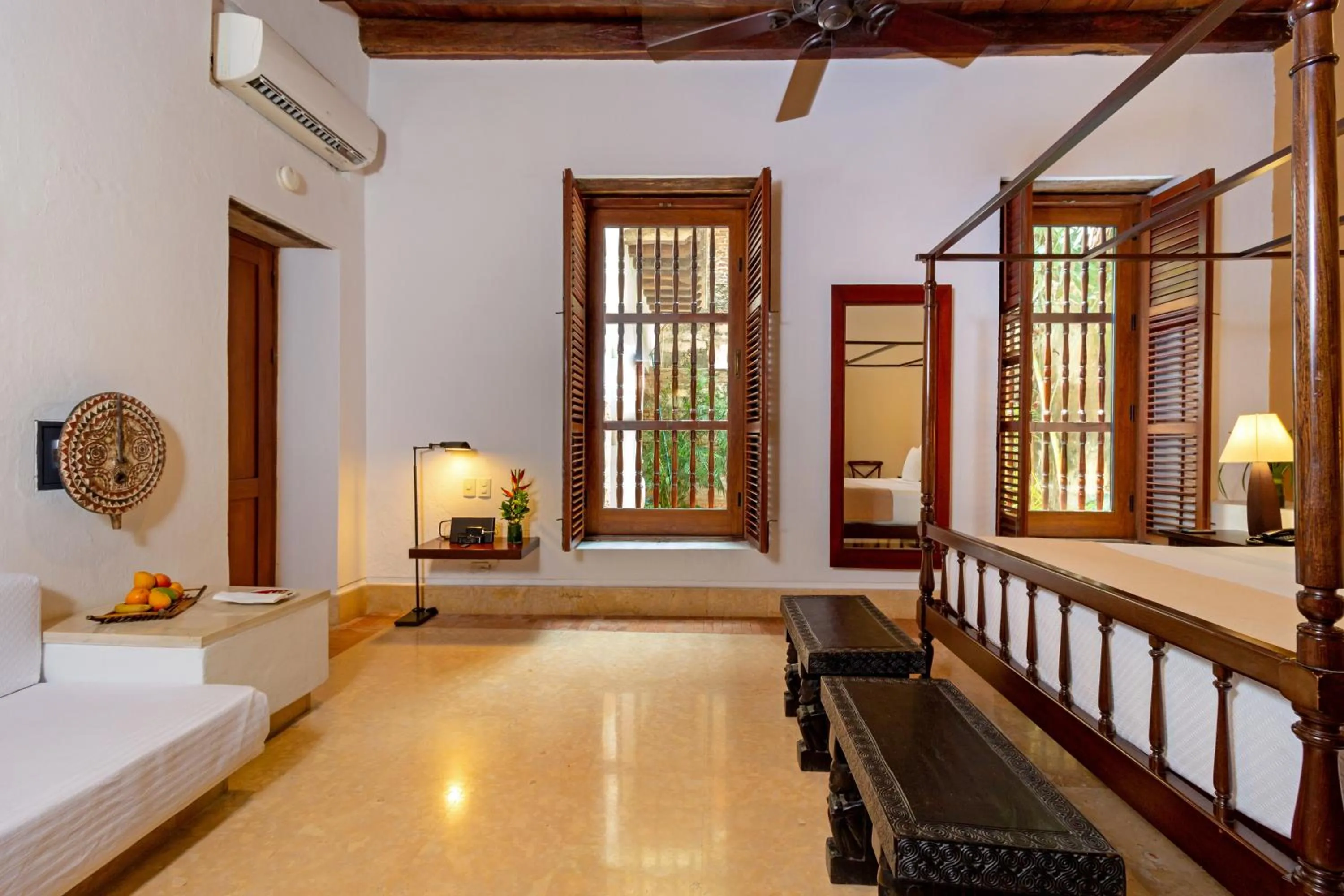 View (from property/room), Bed in Hotel Quadrifolio