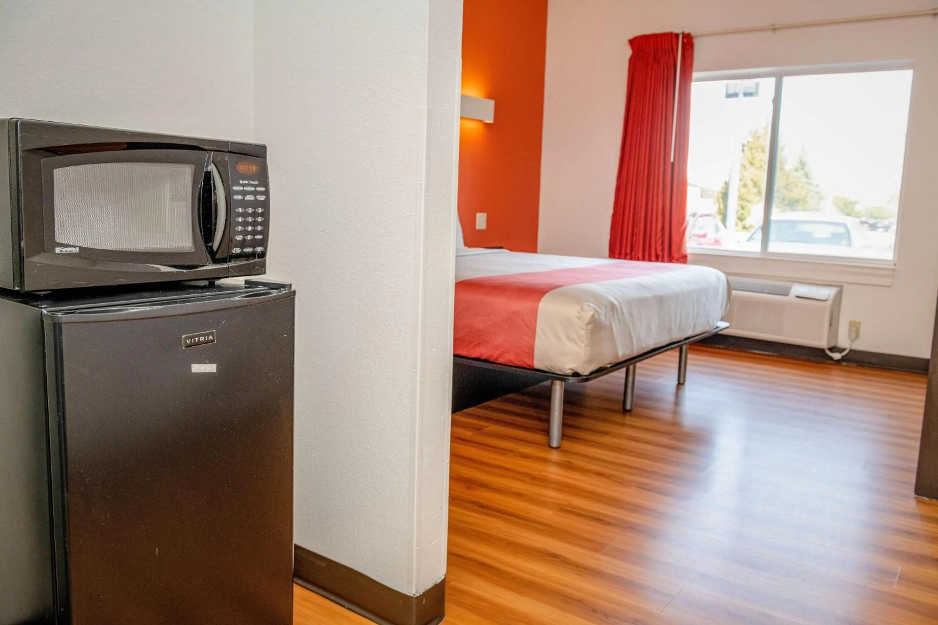 Photo of the whole room in Motel 6-Lincoln, NE