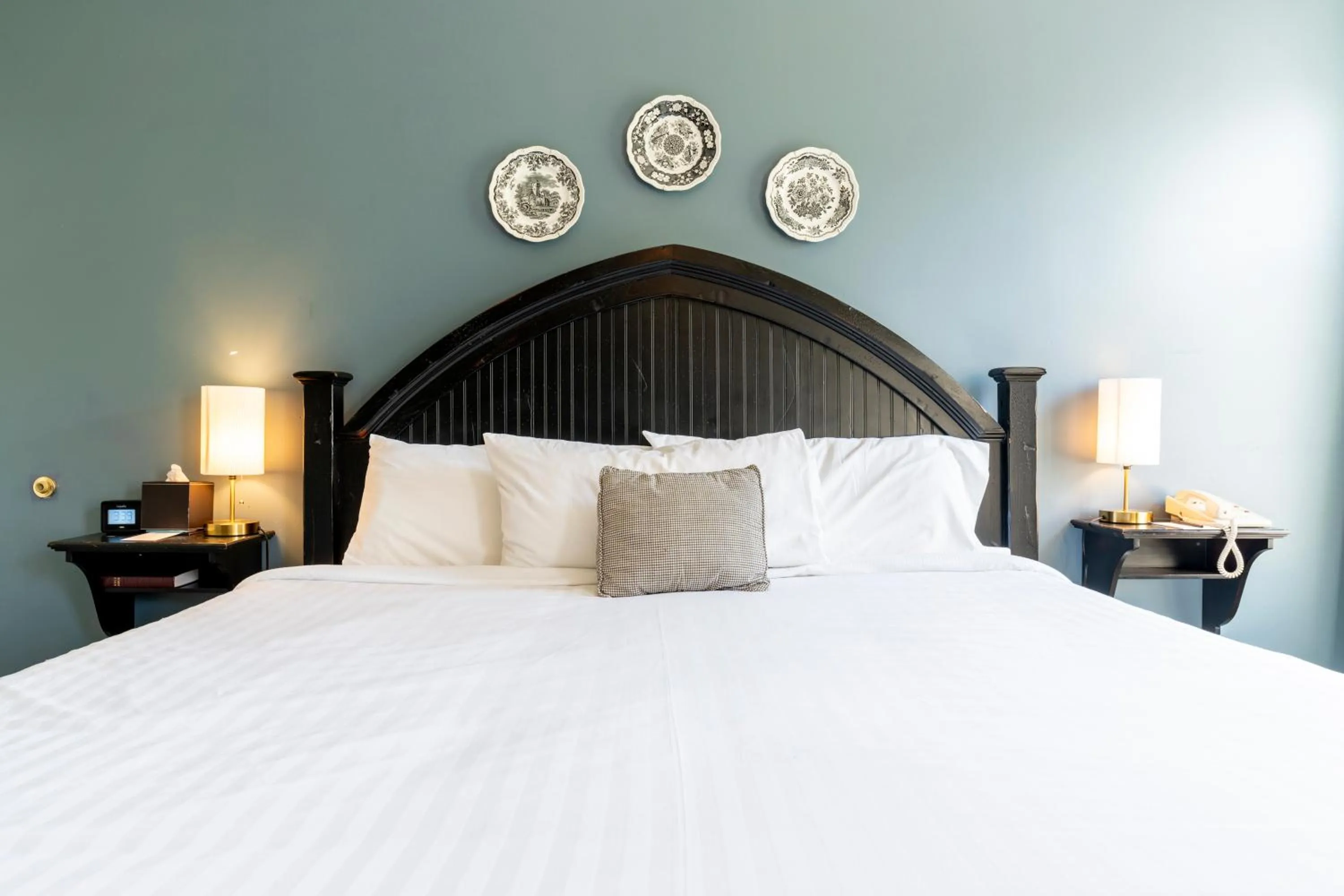 Bed in Inn on Broadway