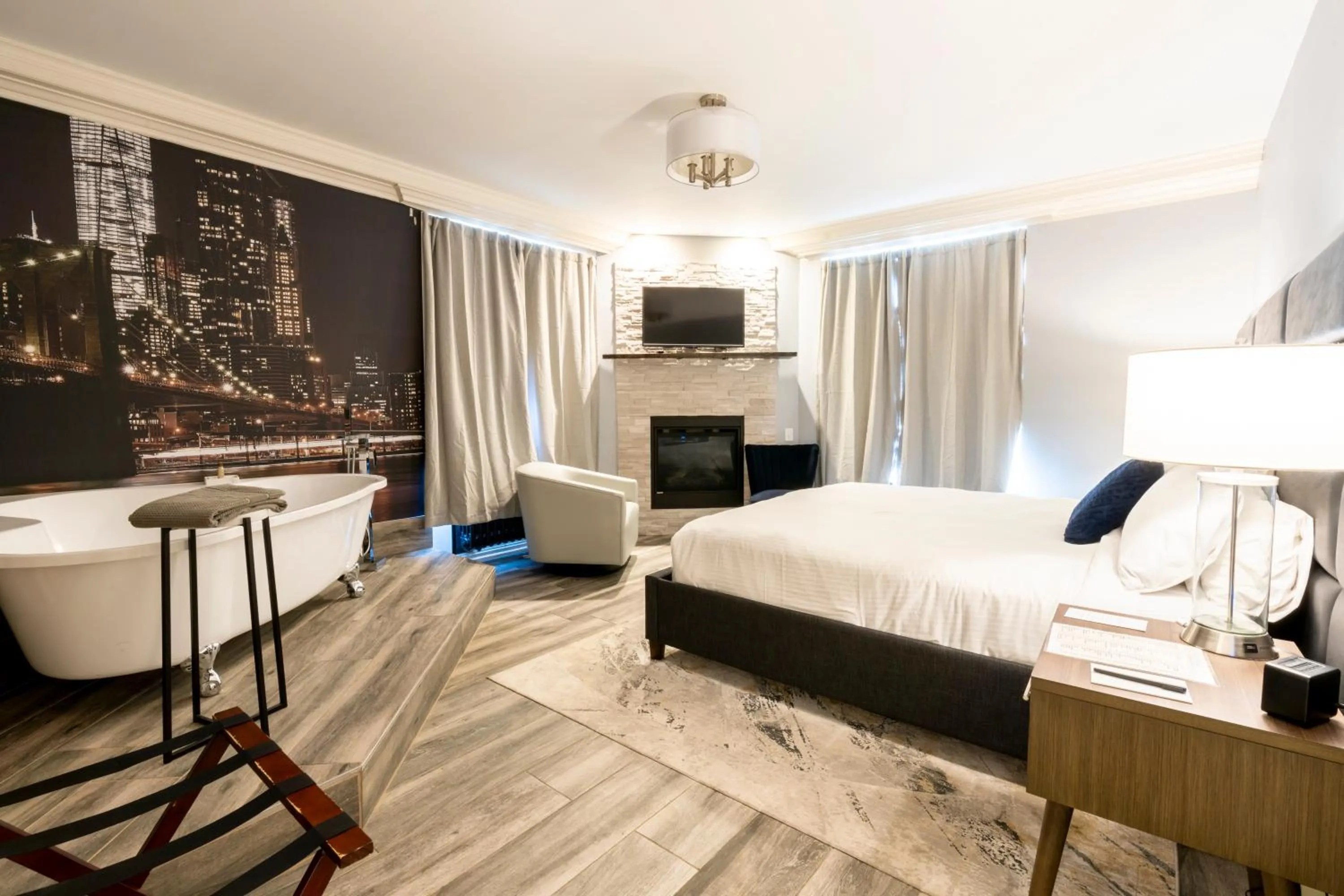 Photo of the whole room, Bed in Inn on Broadway