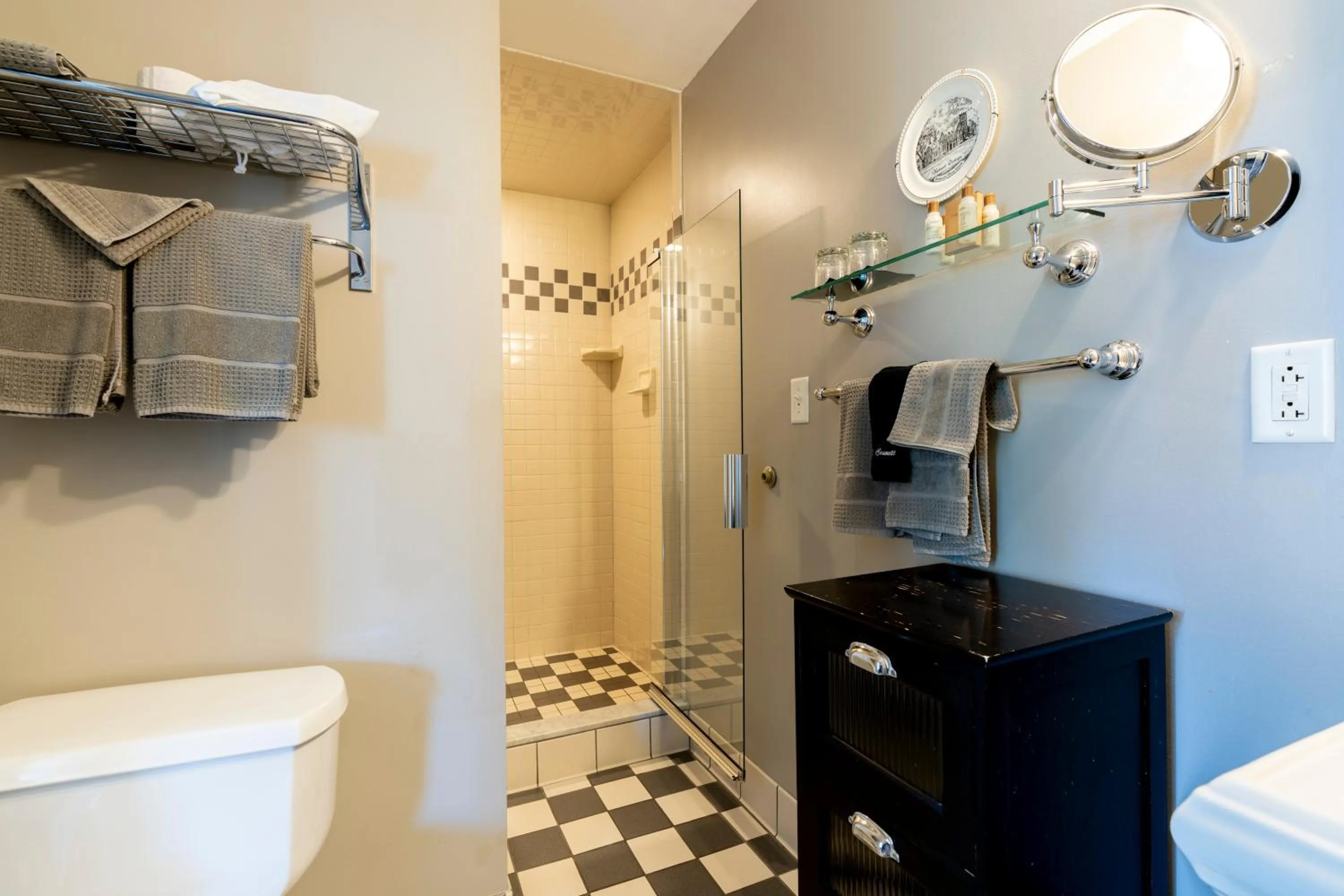 Shower in Inn on Broadway