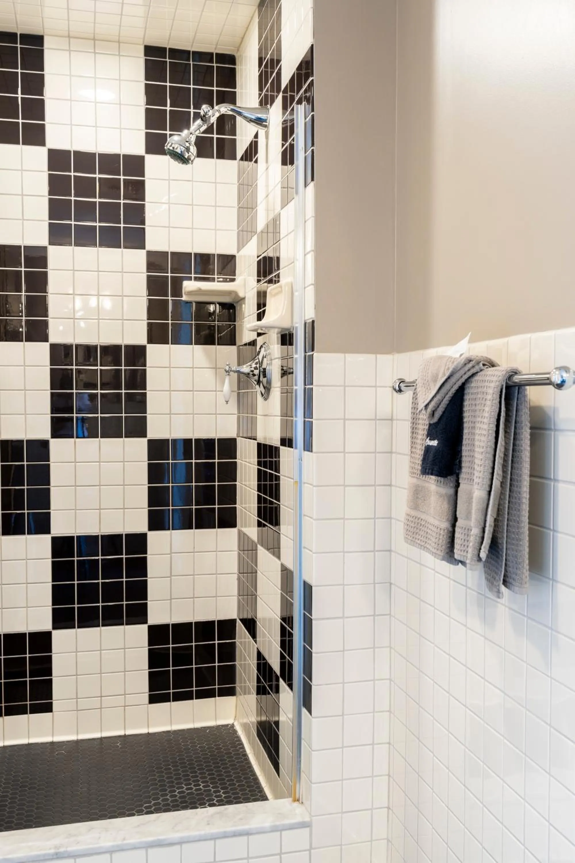 Shower in Inn on Broadway