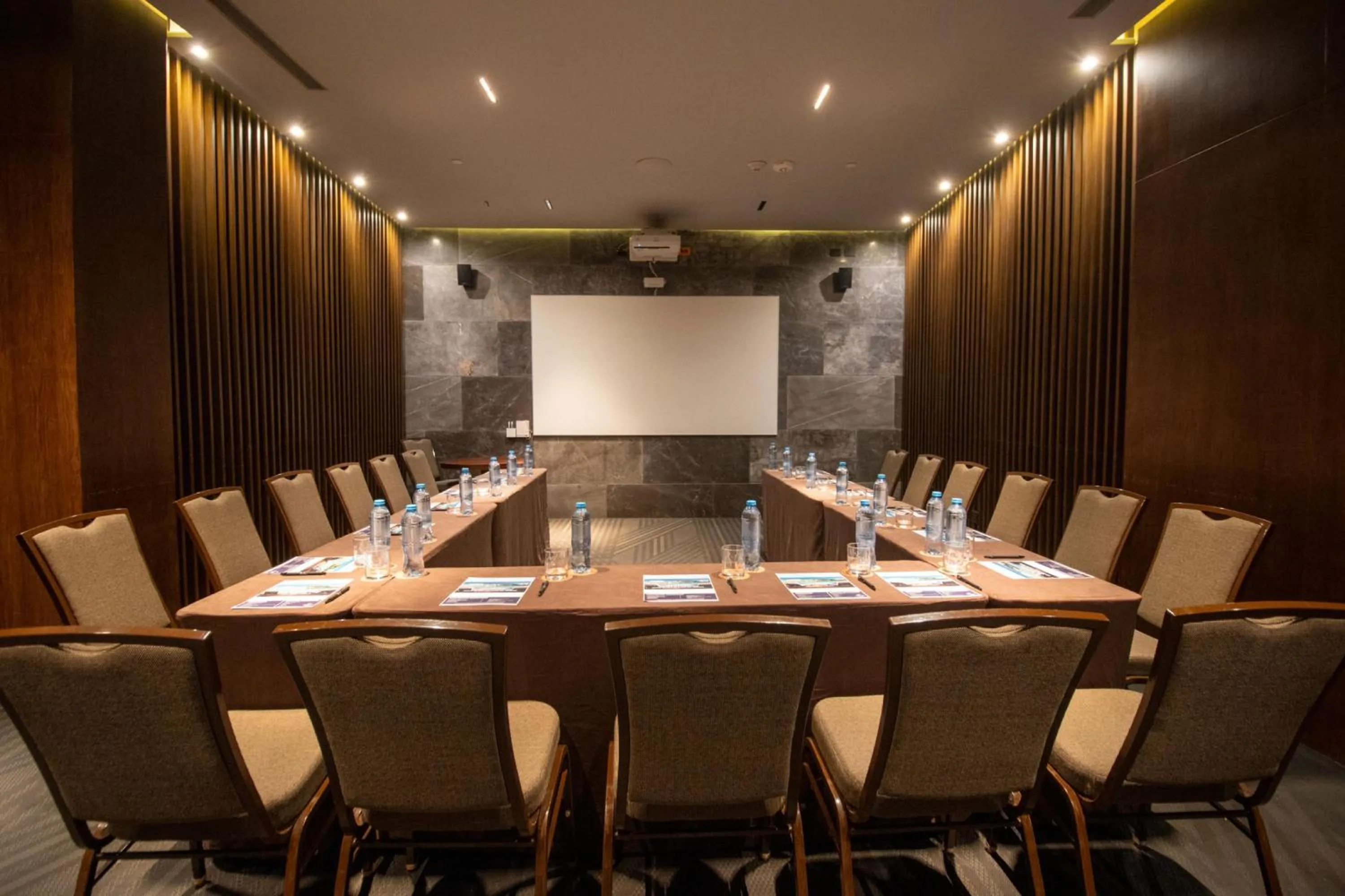 Meeting/conference room in The Fives Downtown Hotel & Residences, Curio Collection by Hilton