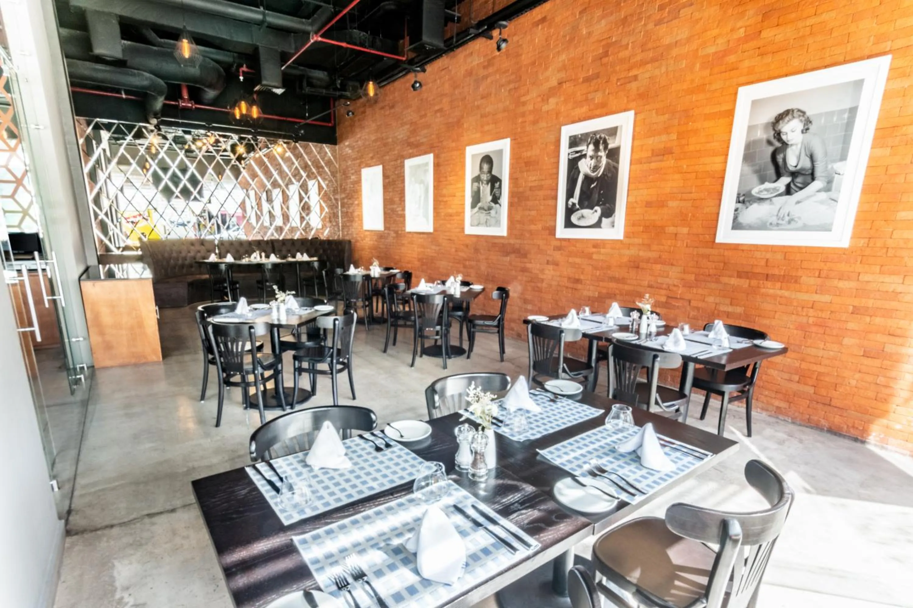 Restaurant/places to eat in The Fives Downtown Hotel & Residences, Curio Collection by Hilton