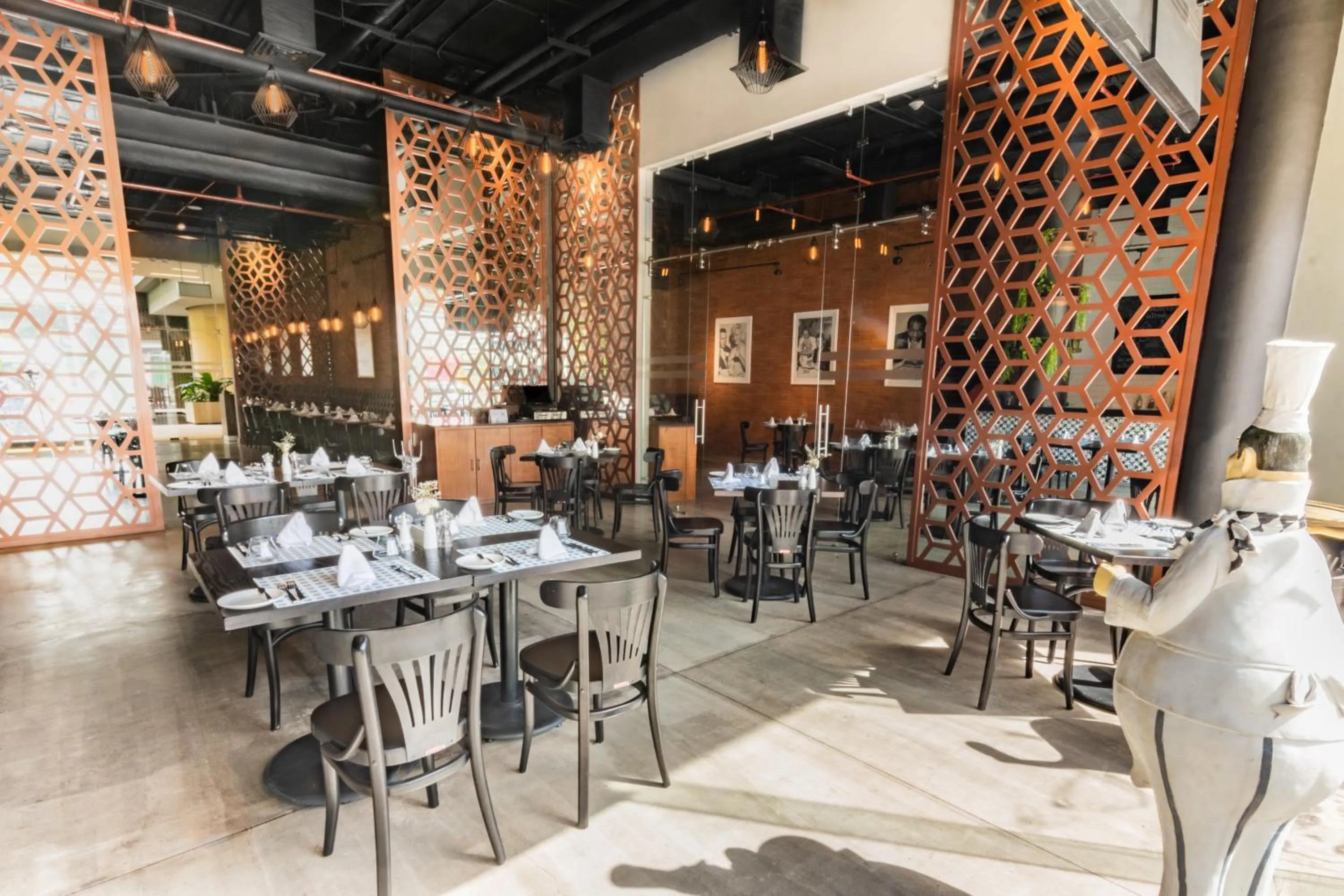 Restaurant/places to eat in The Fives Downtown Hotel & Residences, Curio Collection by Hilton