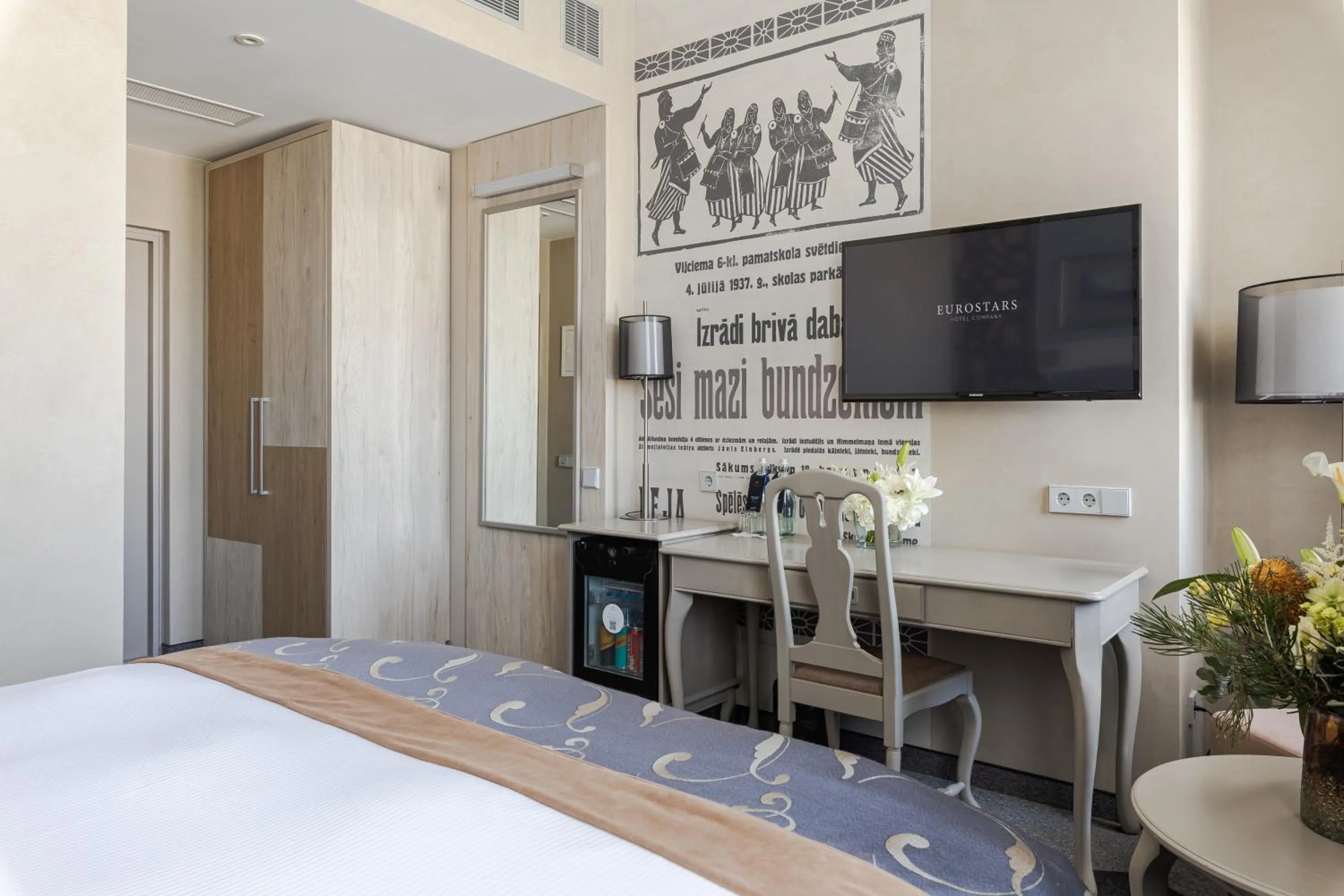 Photo of the whole room, Bed in Eurostars Metropole