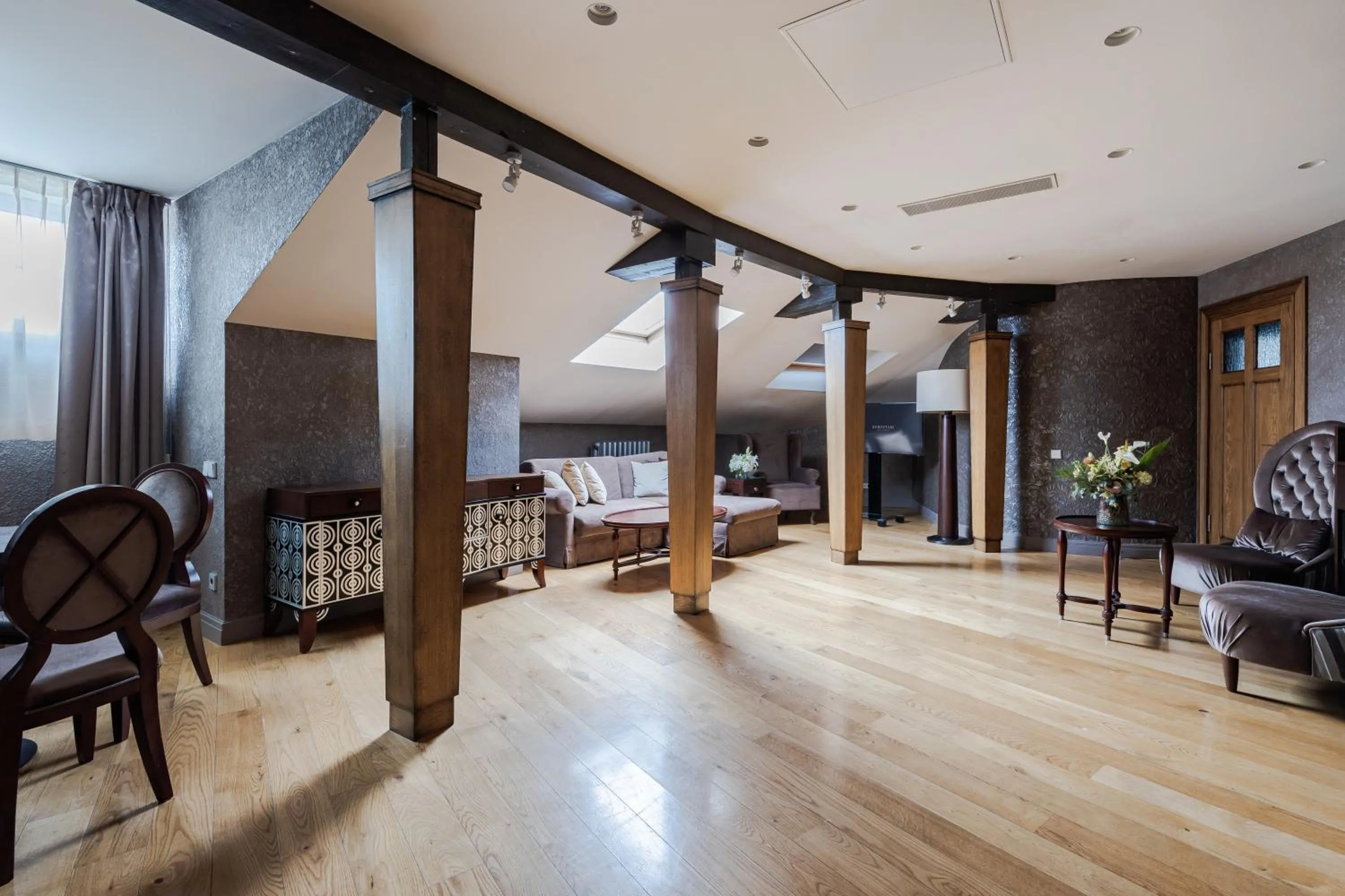 Living room in Eurostars Metropole