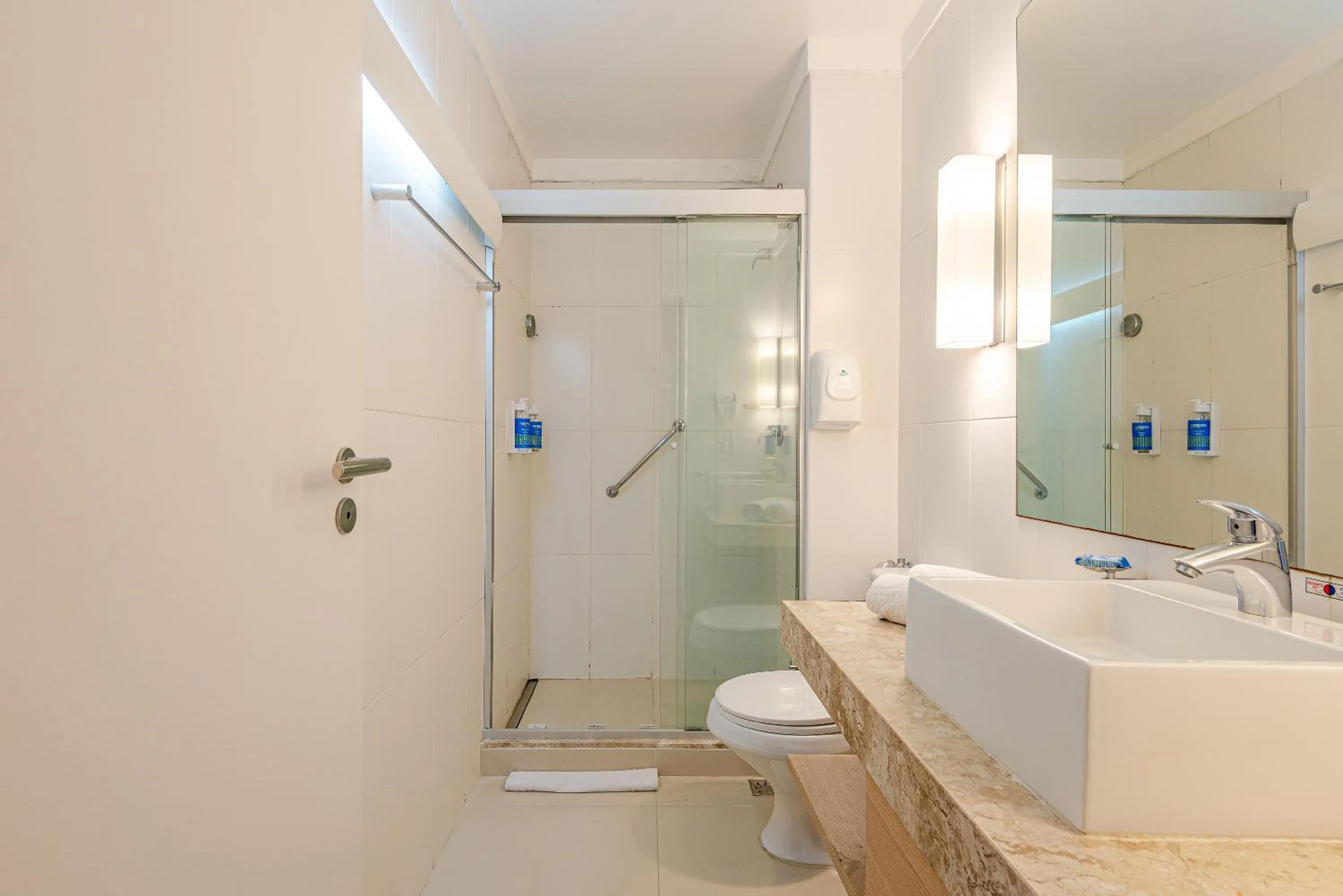 Bathroom in Roomo Transamerica Santos Gonzaga