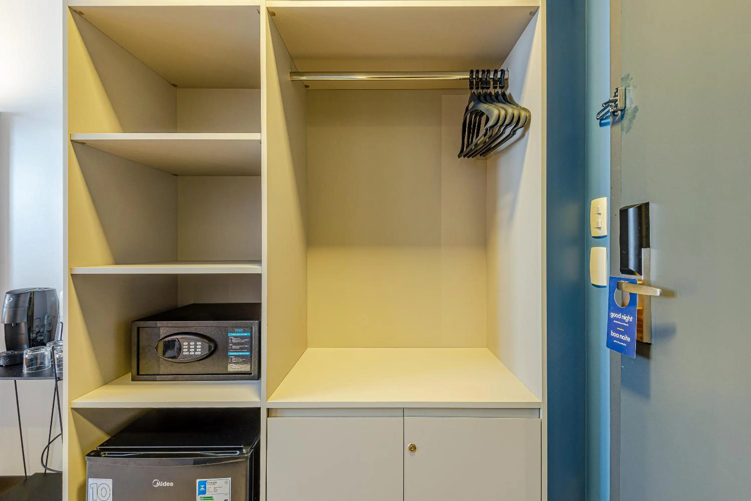 furniture in Roomo Transamerica Santos Gonzaga