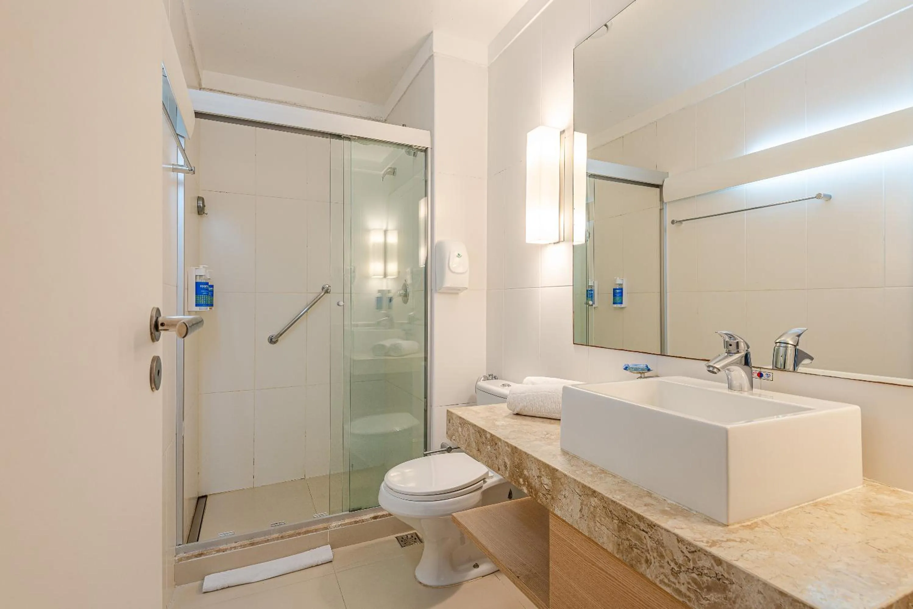 Bathroom in Roomo Transamerica Santos Gonzaga