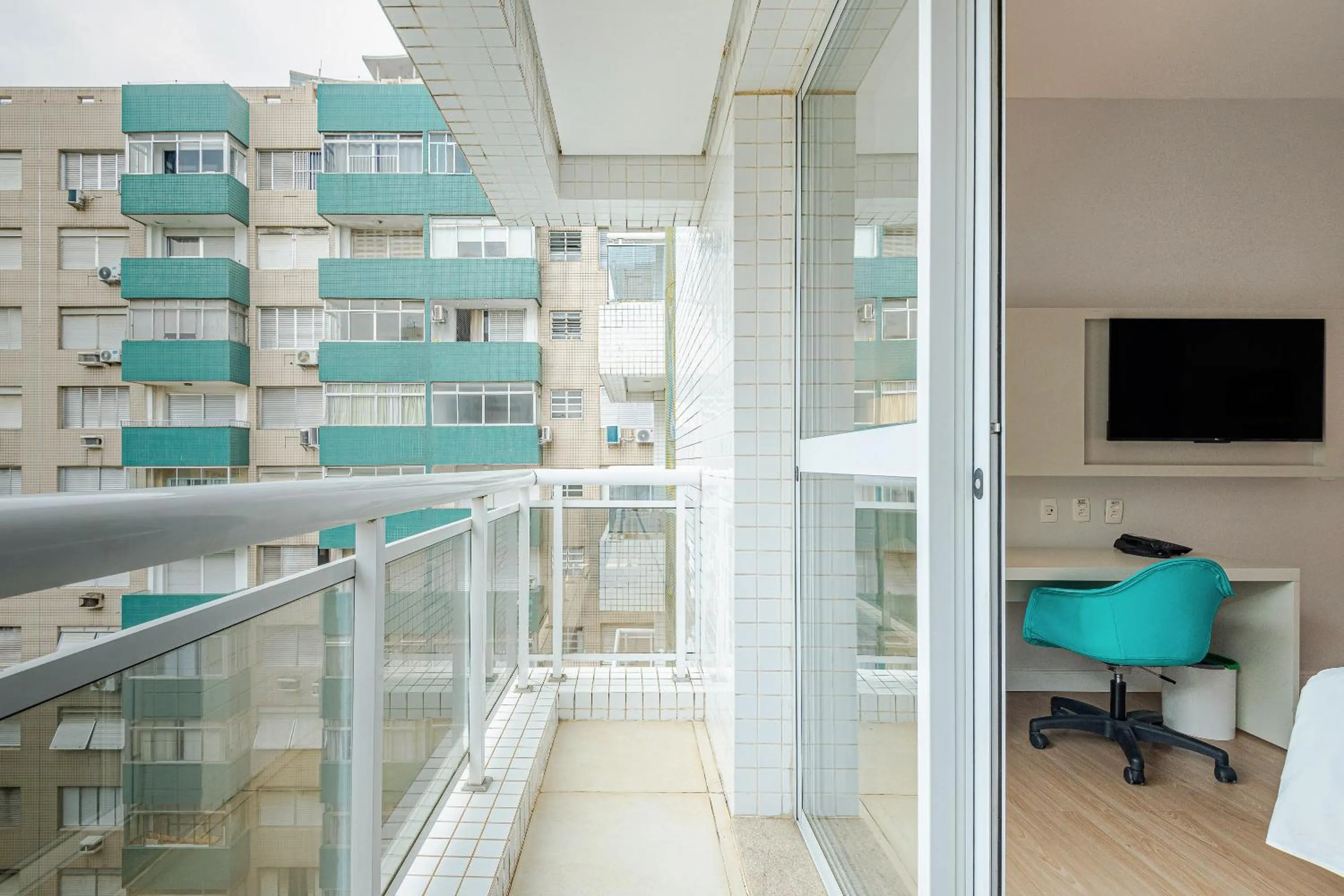 Balcony/Terrace in Roomo Transamerica Santos Gonzaga