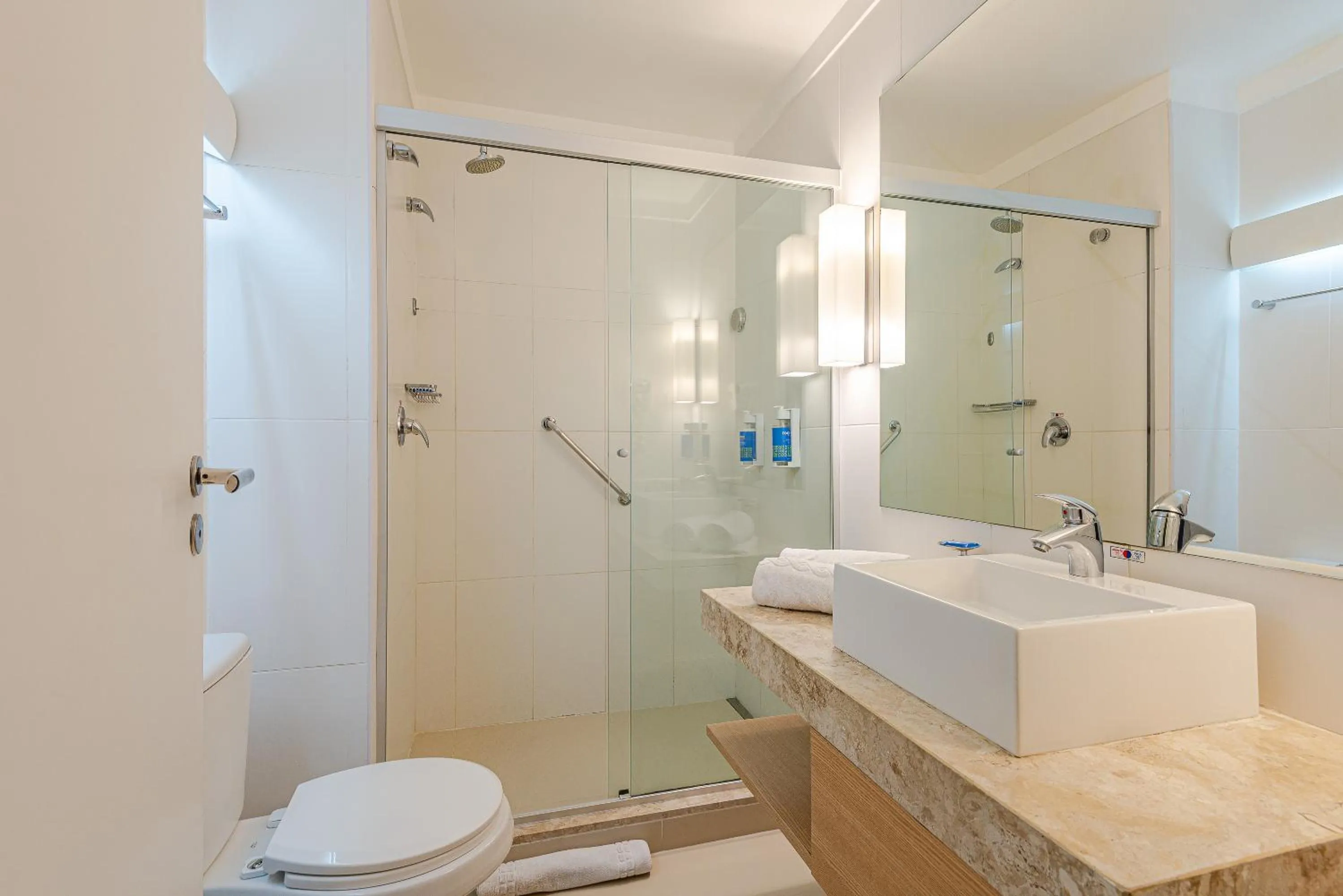 Bathroom in Roomo Transamerica Santos Gonzaga