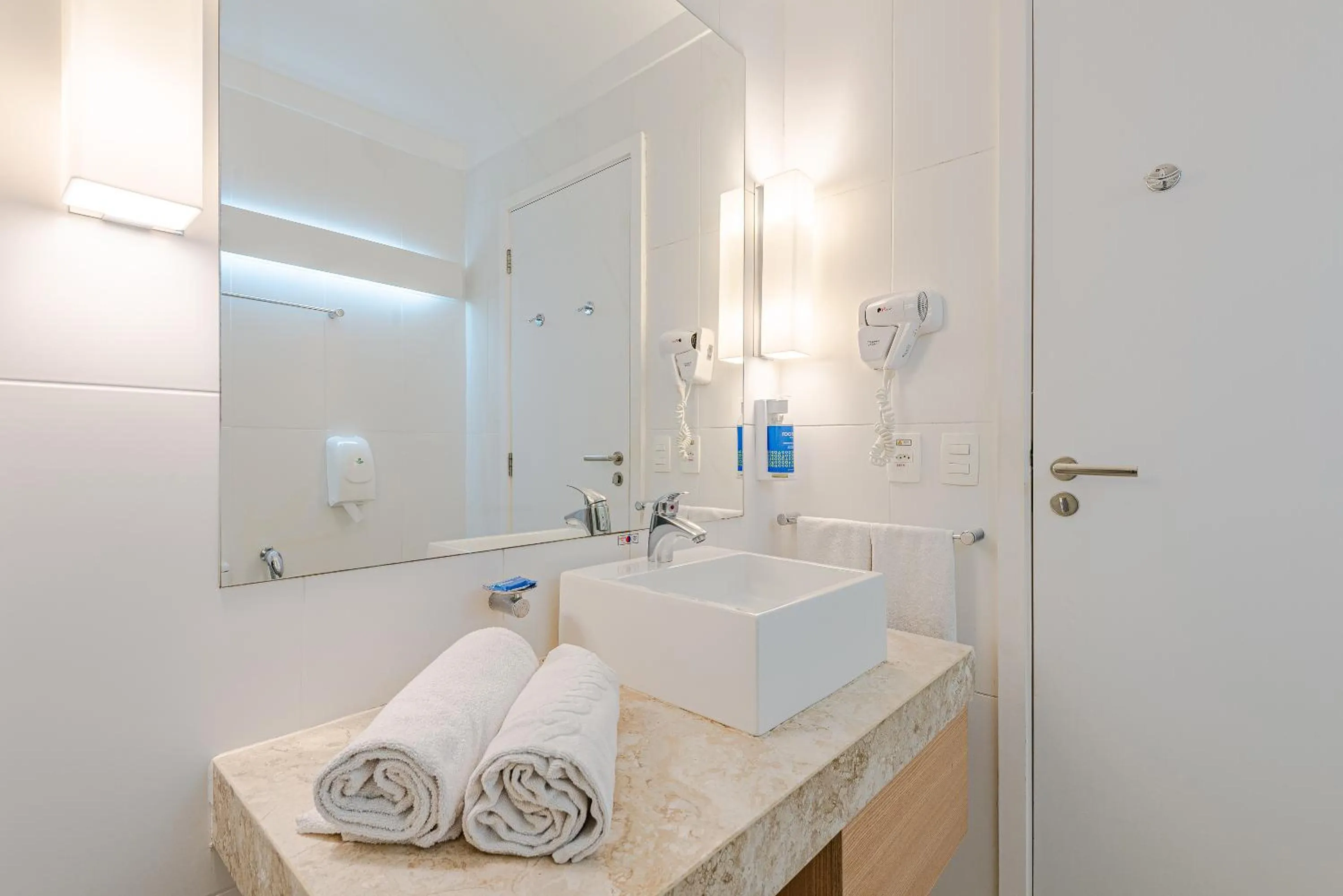 Bathroom in Roomo Transamerica Santos Gonzaga