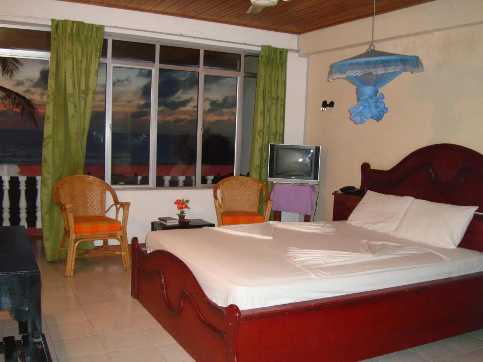 Photo of the whole room, Bed in Topaz Beach Hotel