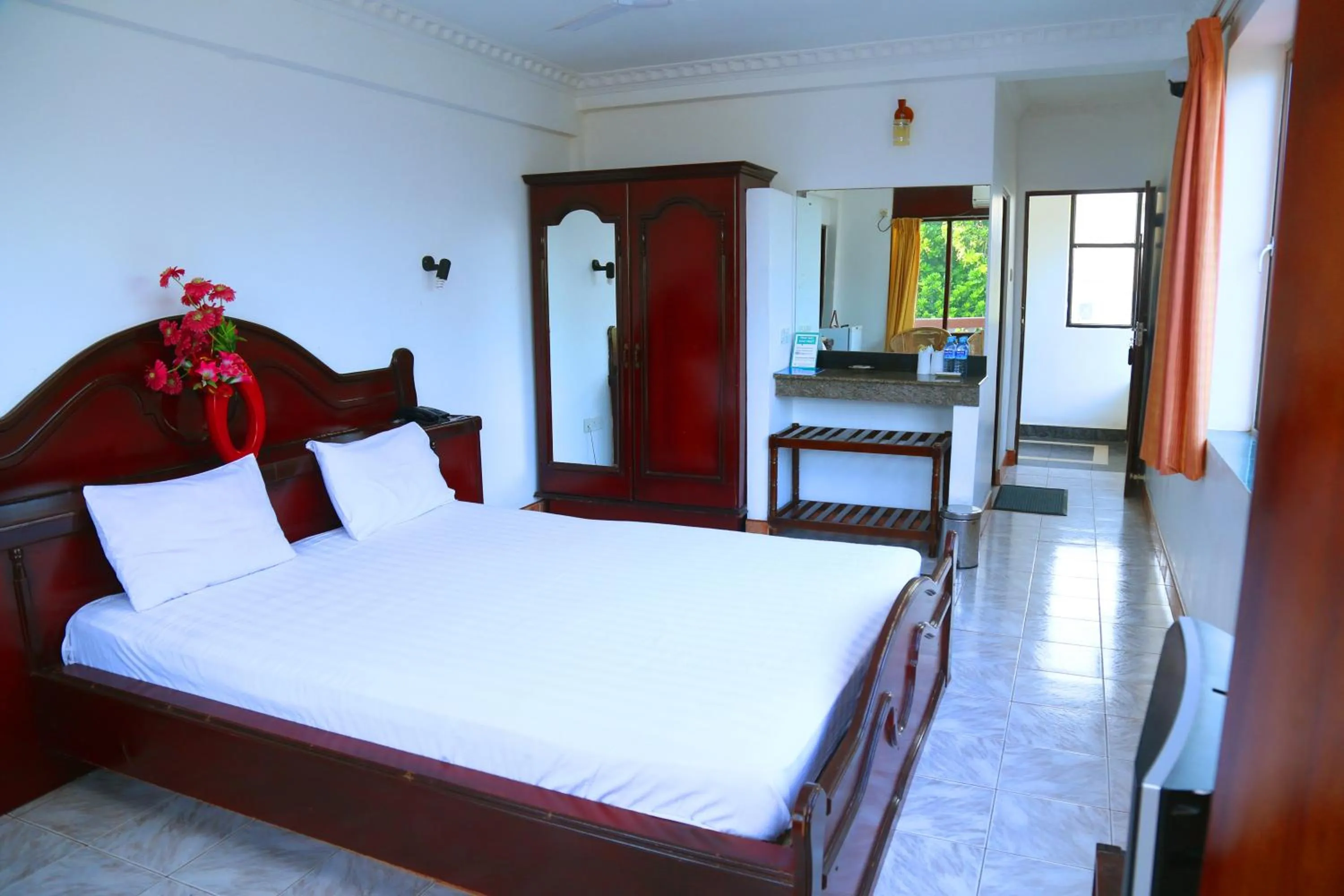 Day, Bed in Topaz Beach Hotel