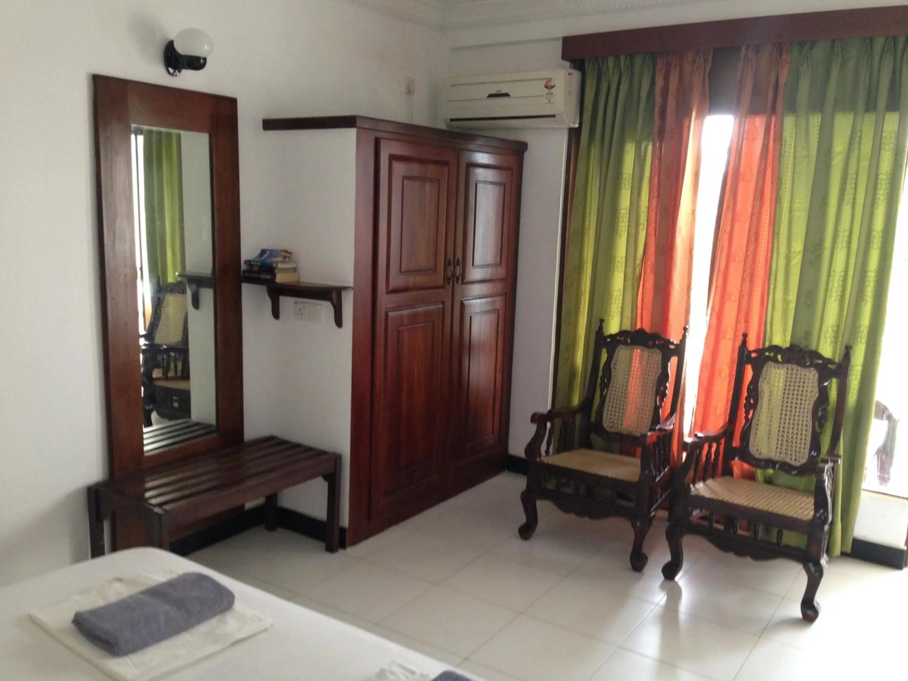 Seating area, Bed in Topaz Beach Hotel