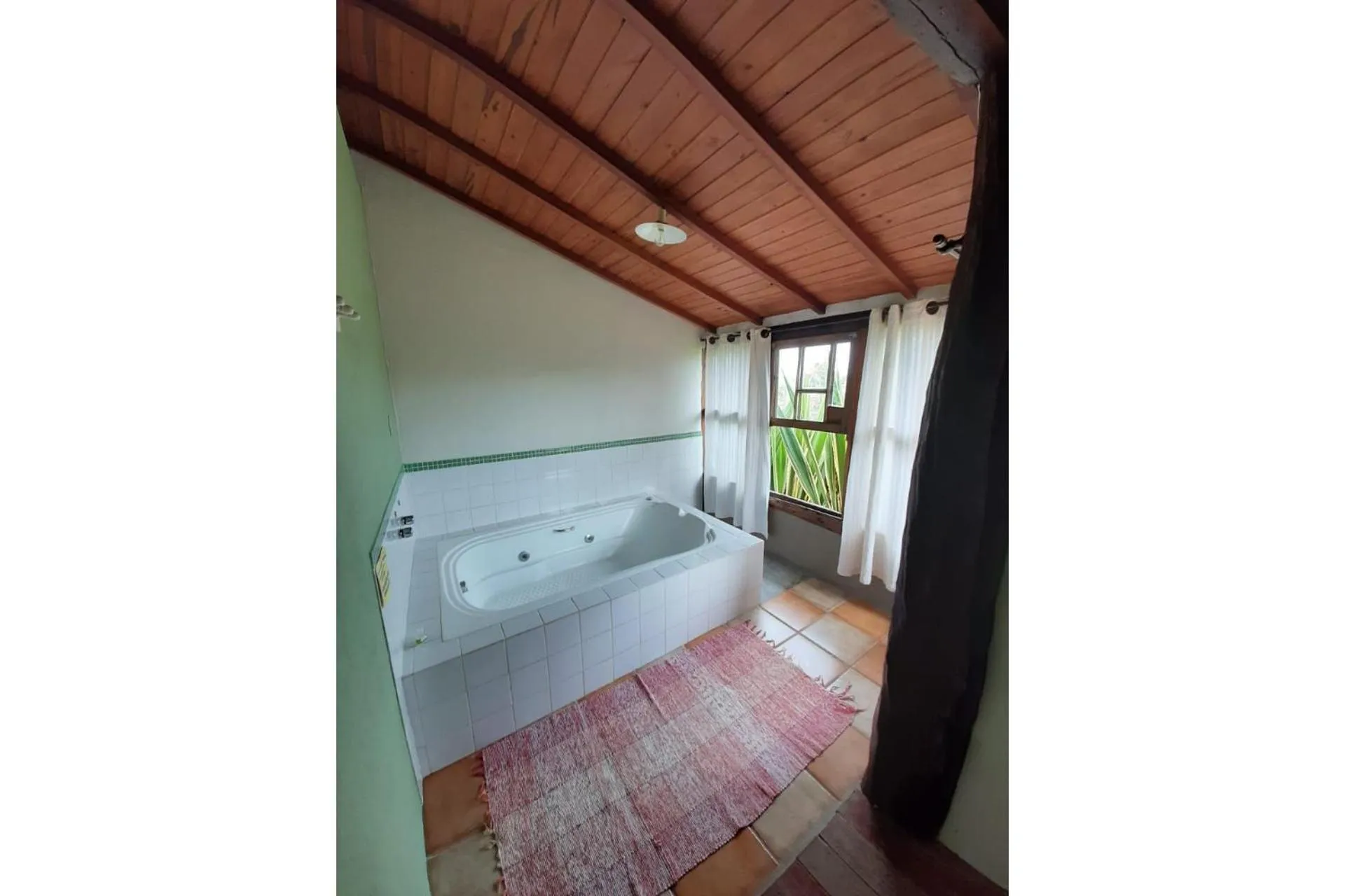 Hot Tub, Bed in Pousada Chalé Terra Viva