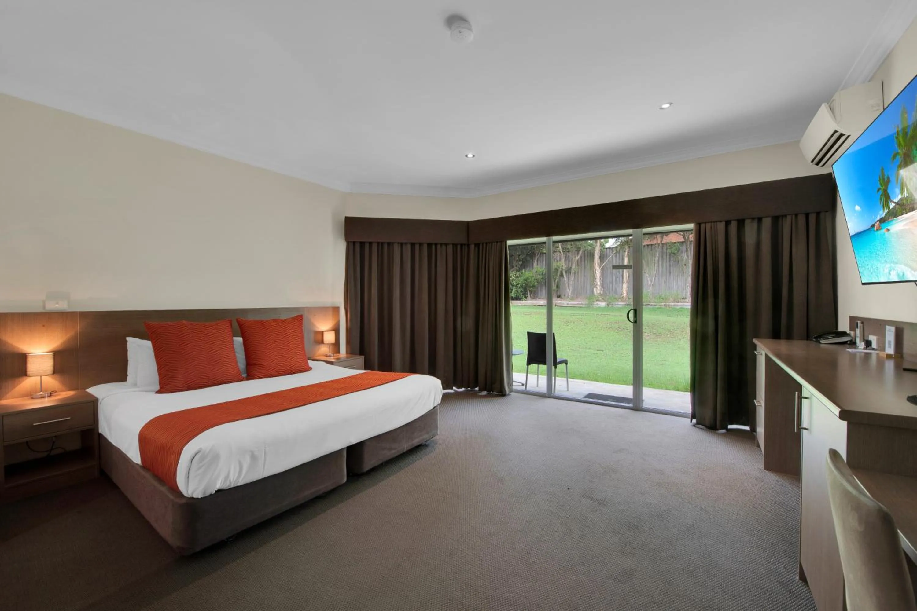 Bedroom, Bed in Hunter Gateway Motel