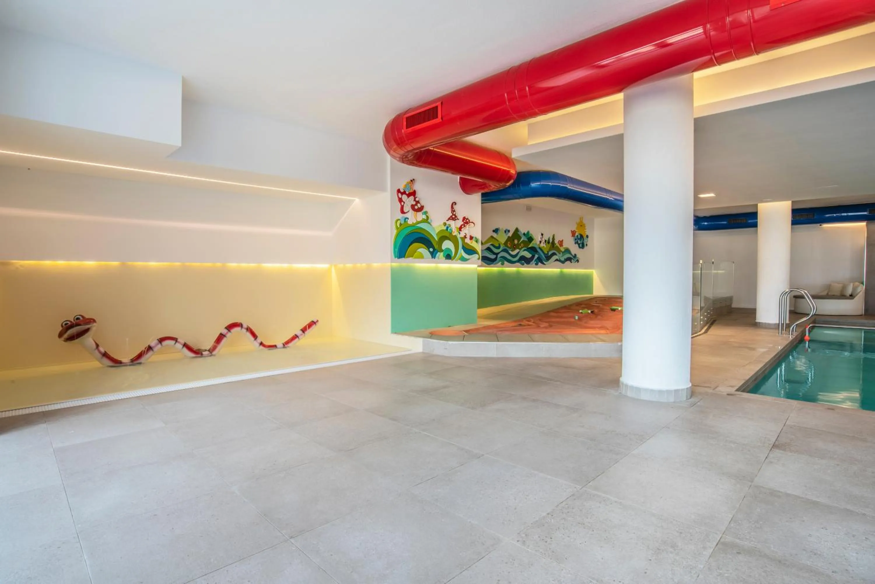 Swimming pool in Veronza Clubresidence