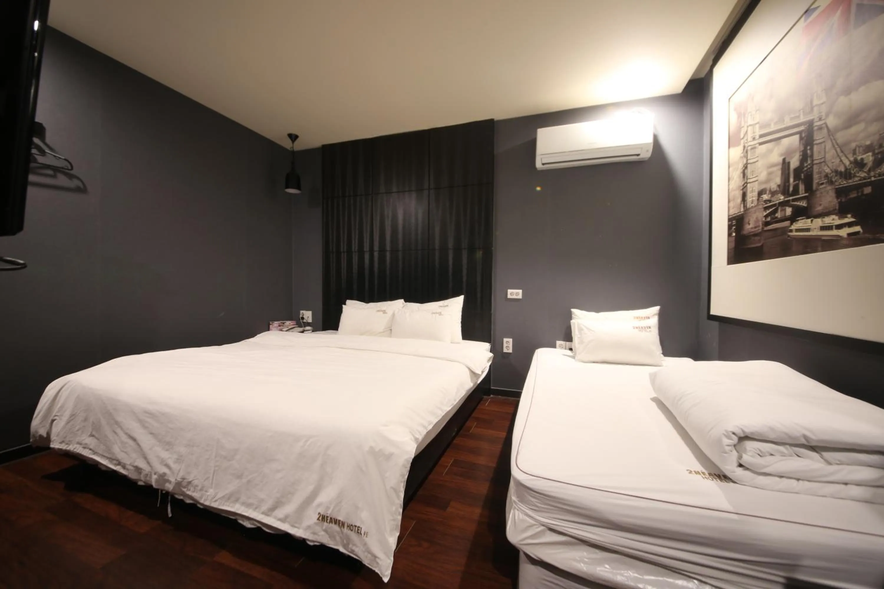 Bed in 2 Heaven Hotel Songdo