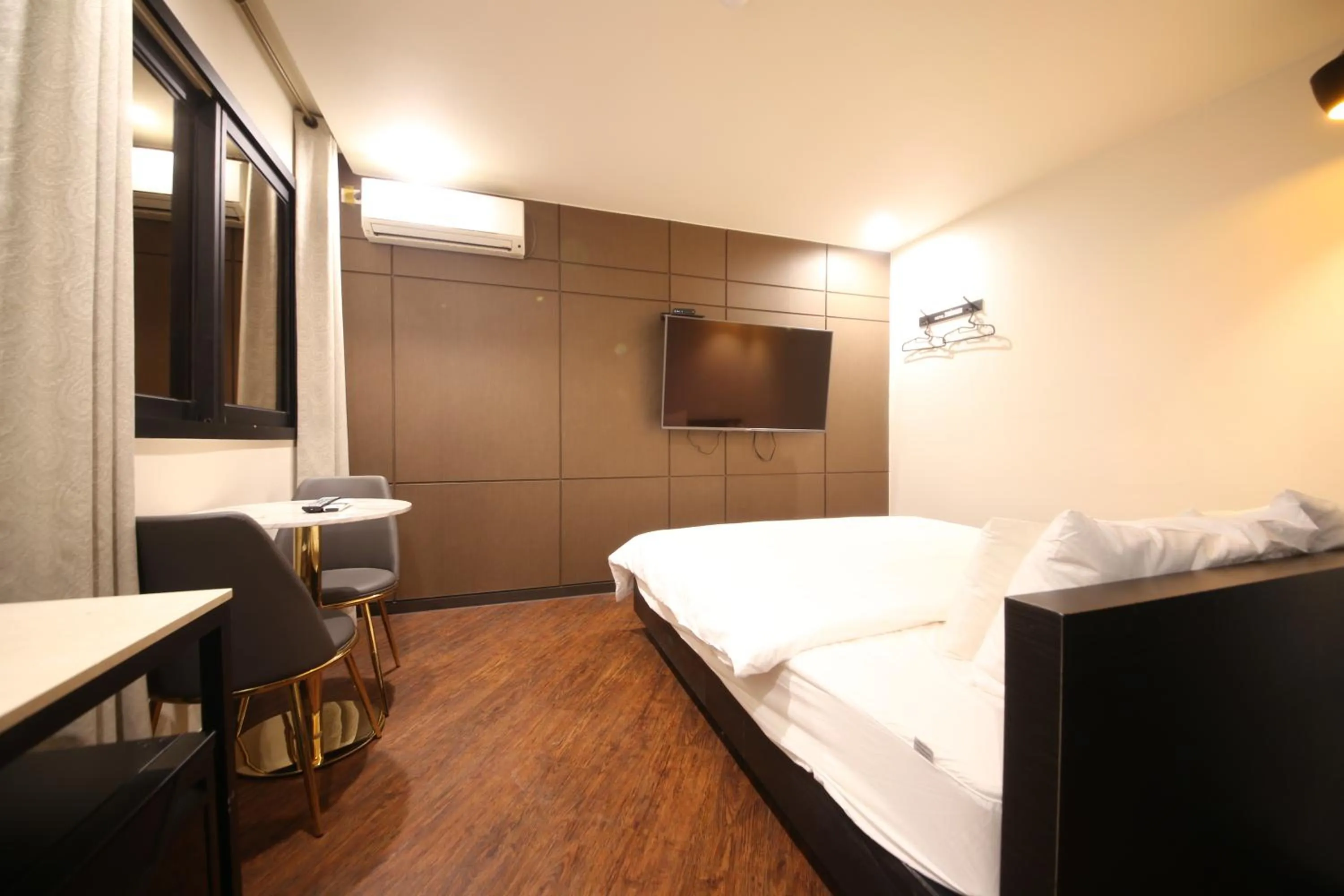 Bed in 2 Heaven Hotel Songdo