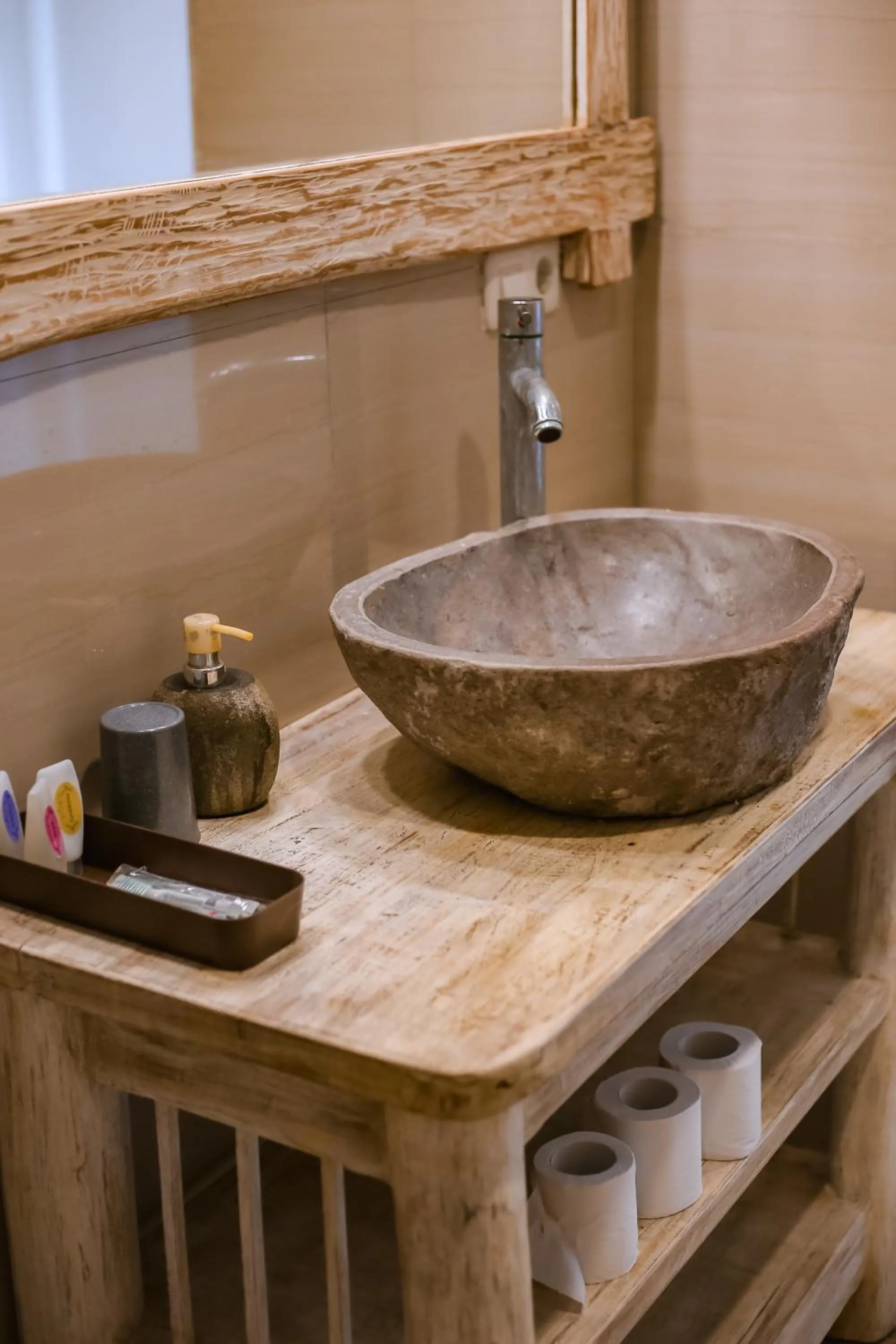 The 5 Brothers Hotel