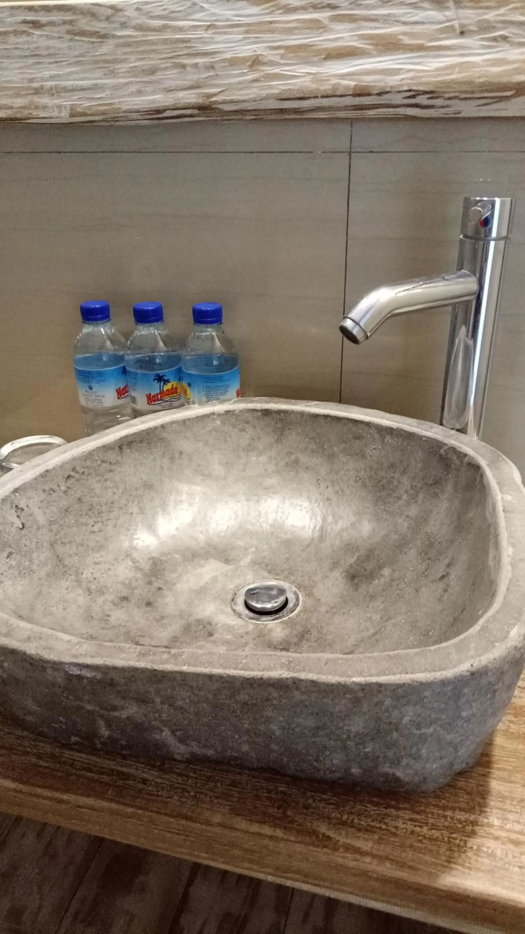 The 5 Brothers Hotel