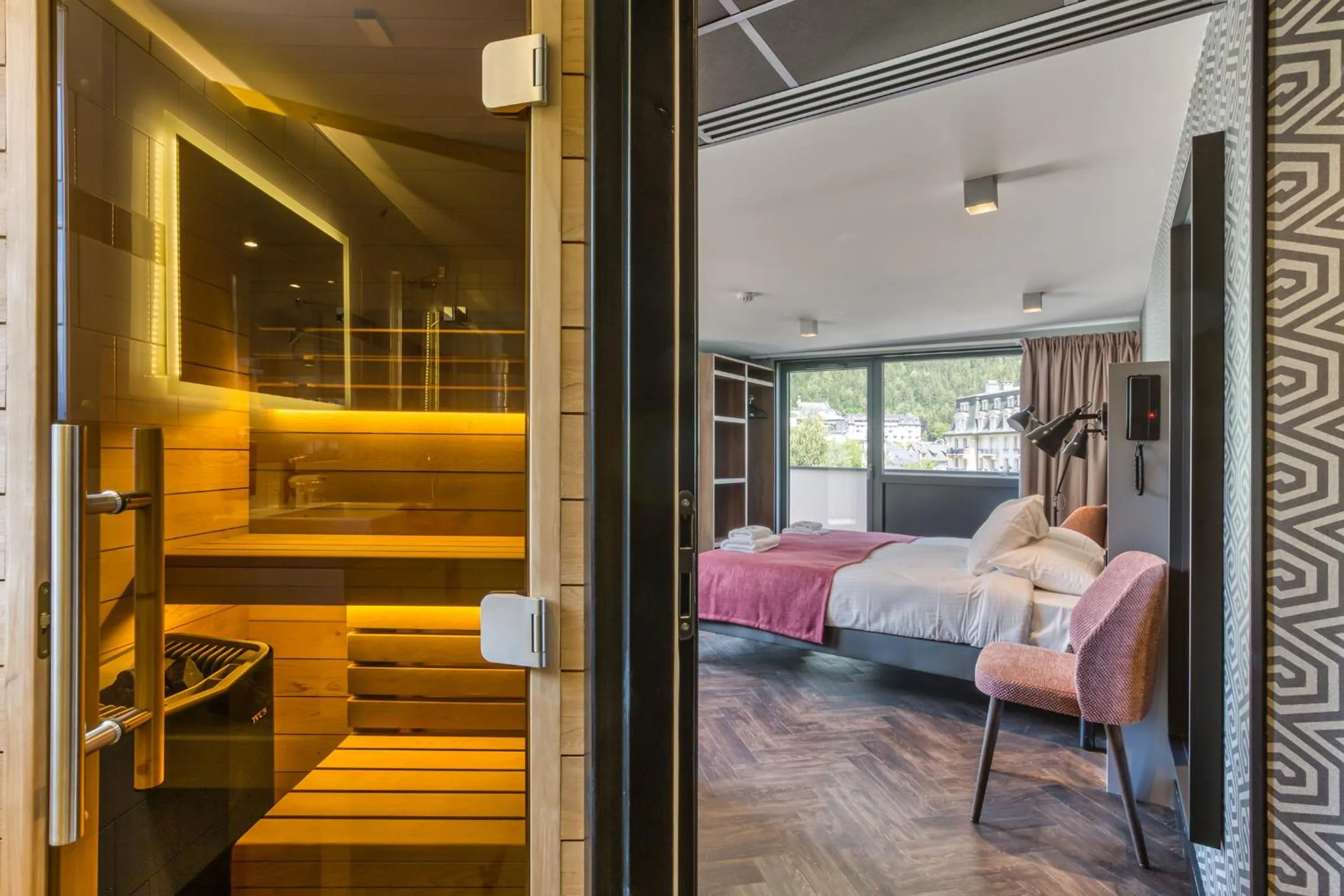 Bathroom, Bed in Pointe Isabelle