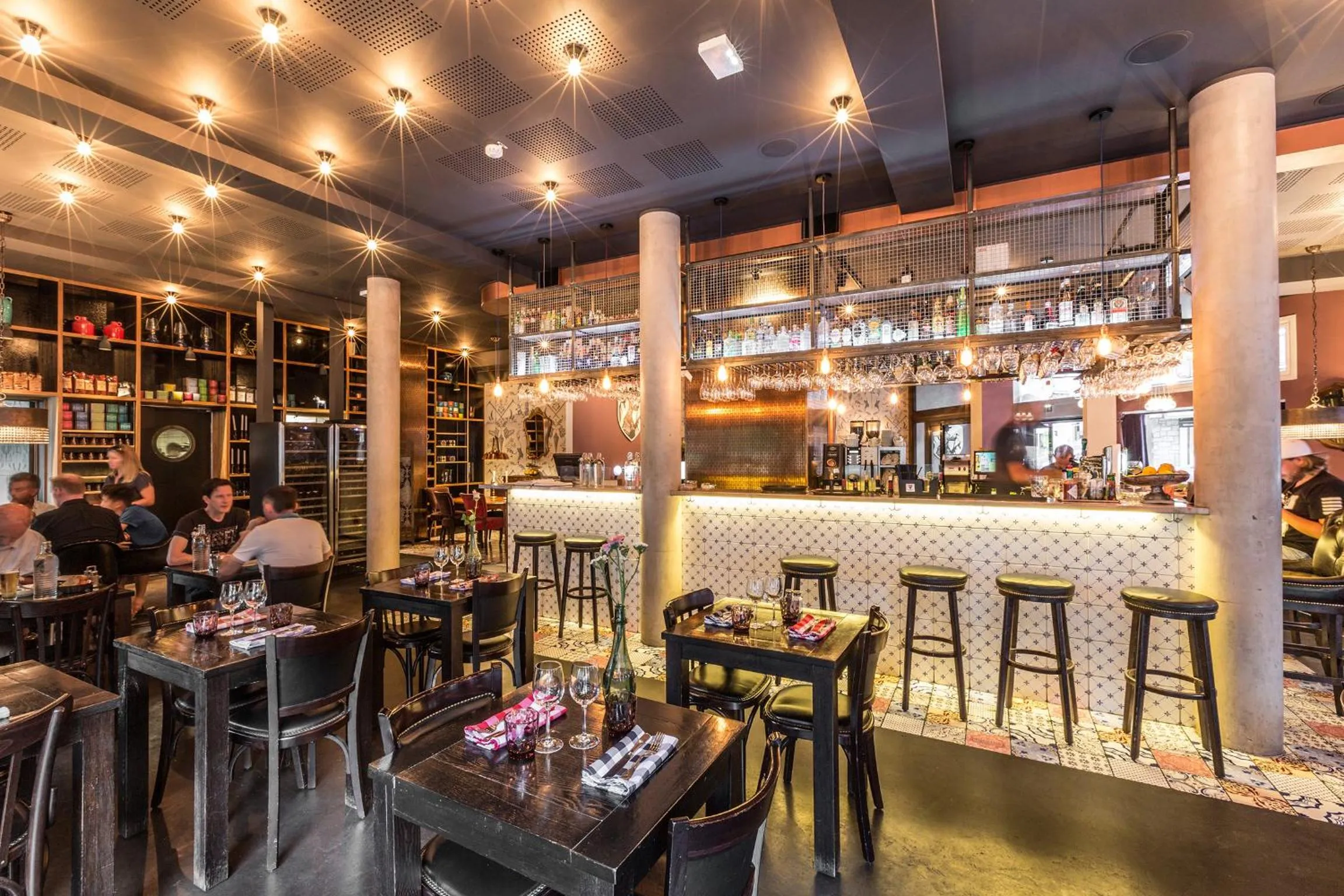 Restaurant/places to eat in Pointe Isabelle