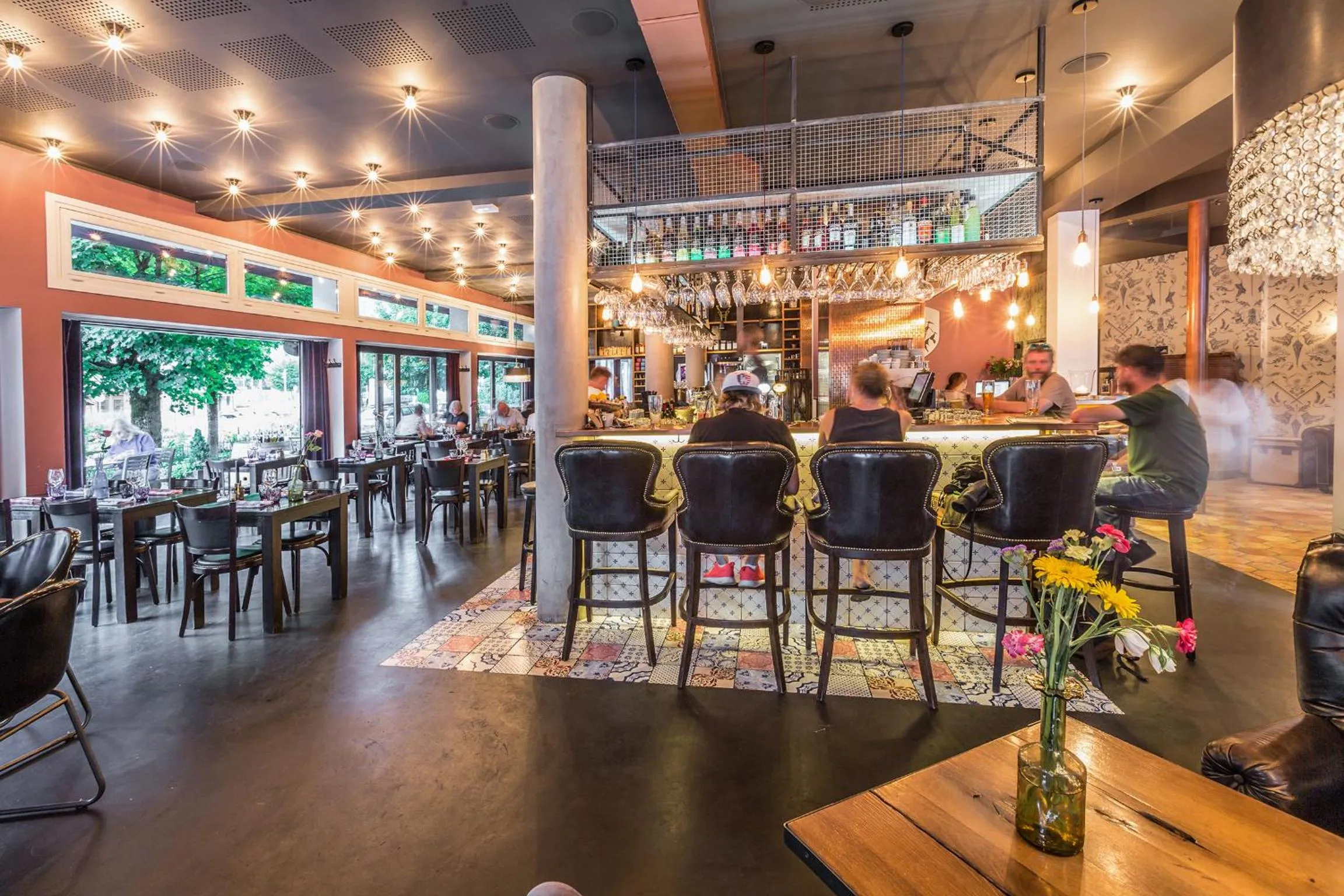 Restaurant/places to eat in Pointe Isabelle