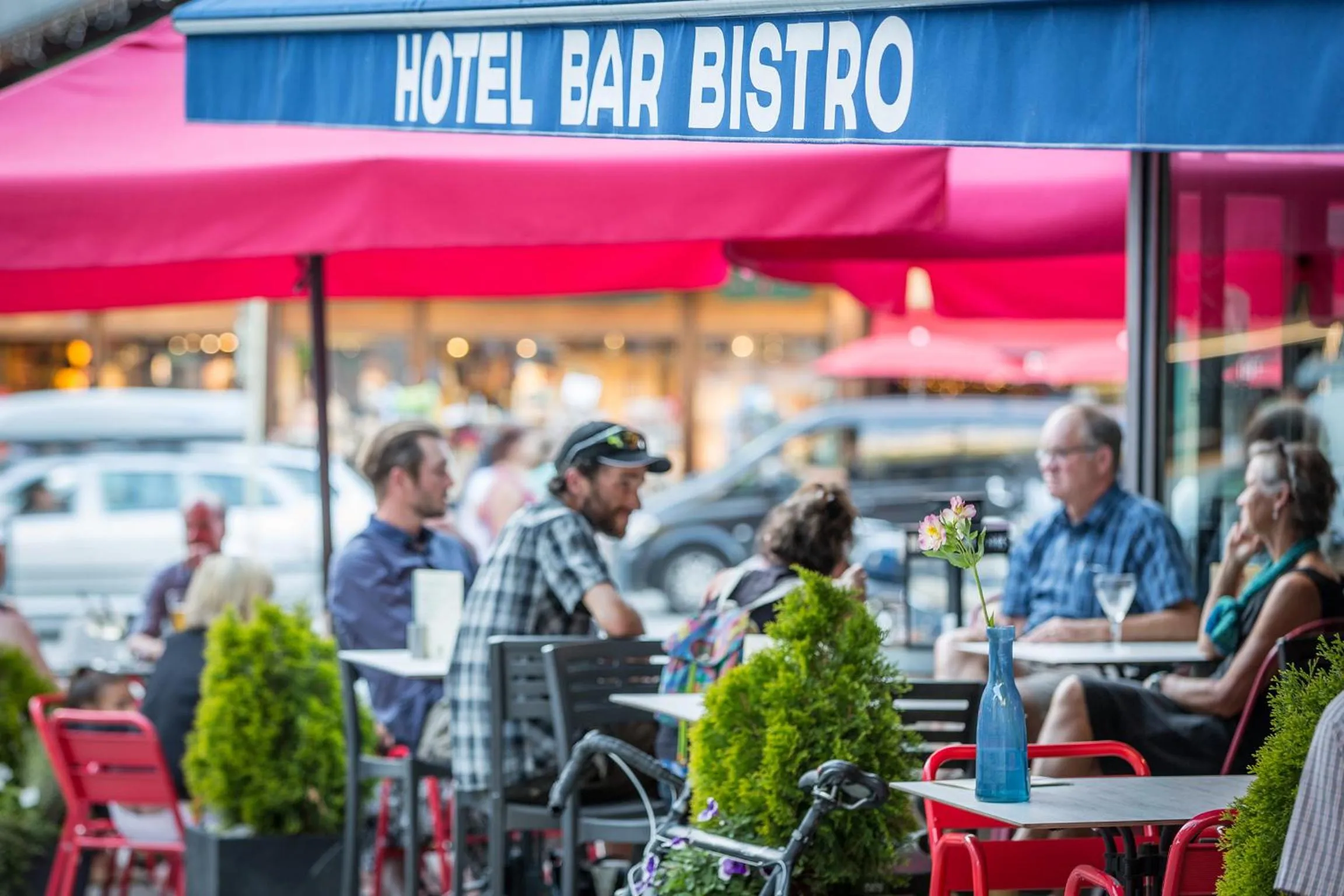 Restaurant/places to eat in Pointe Isabelle