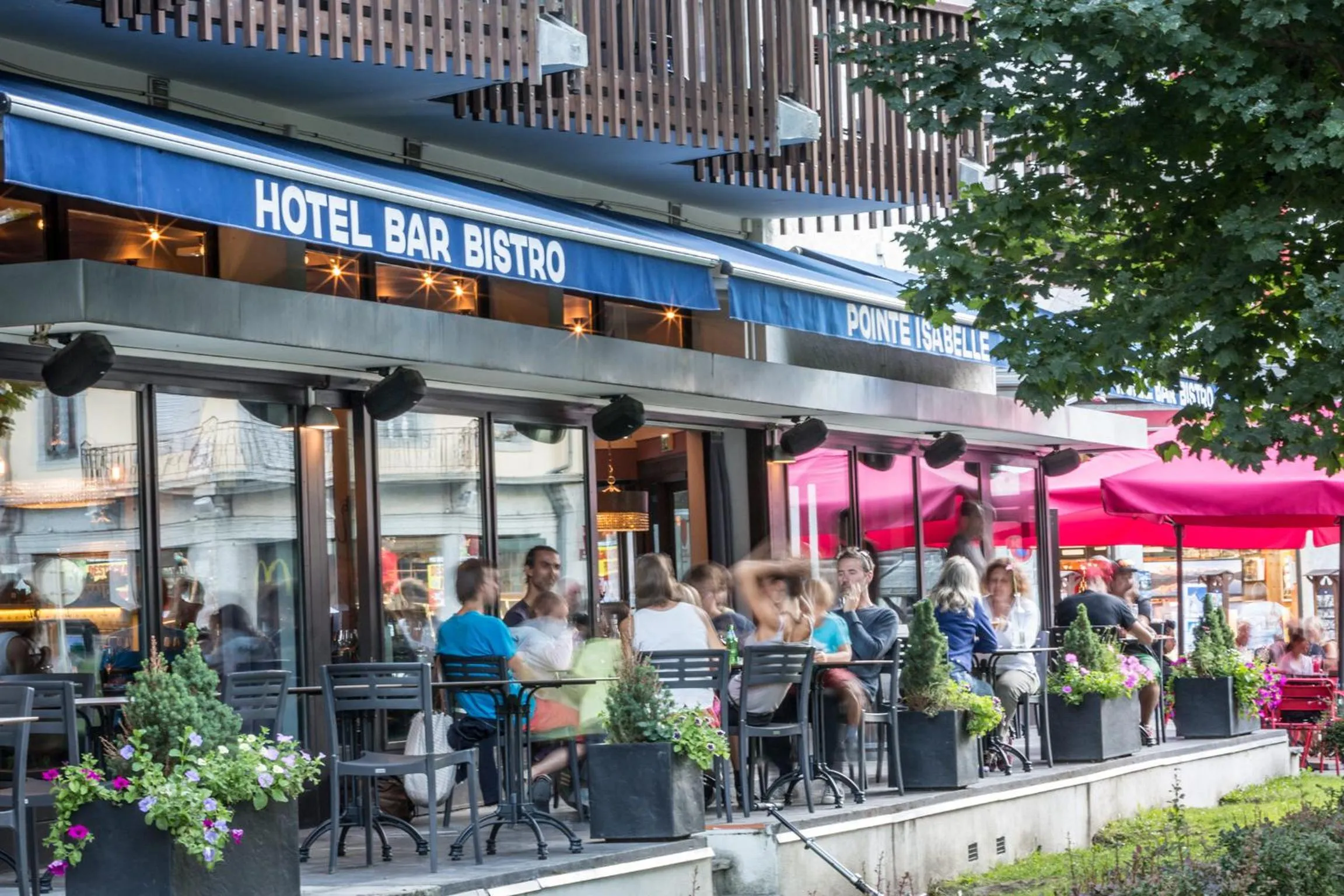 Restaurant/places to eat in Pointe Isabelle