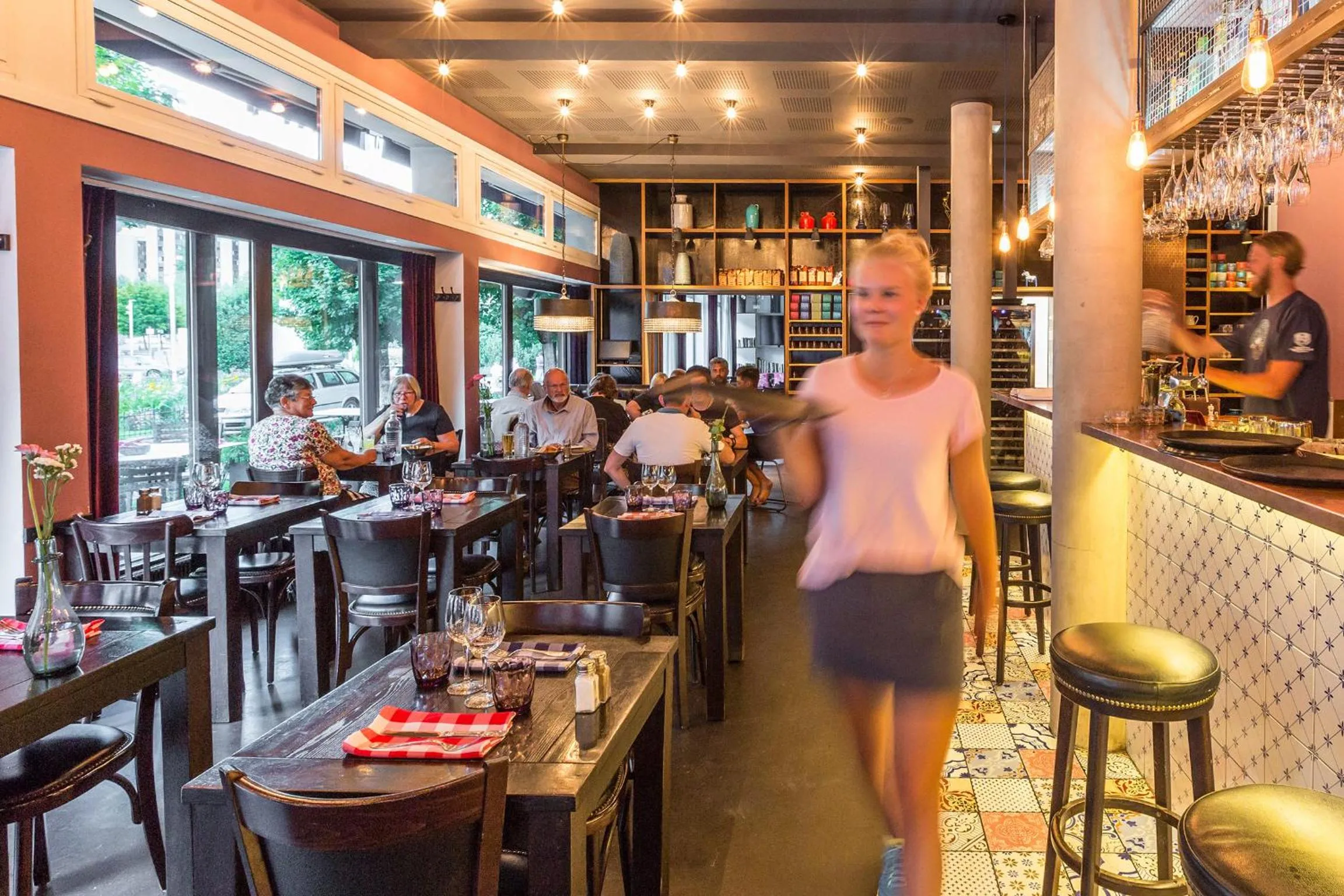 Restaurant/places to eat in Pointe Isabelle