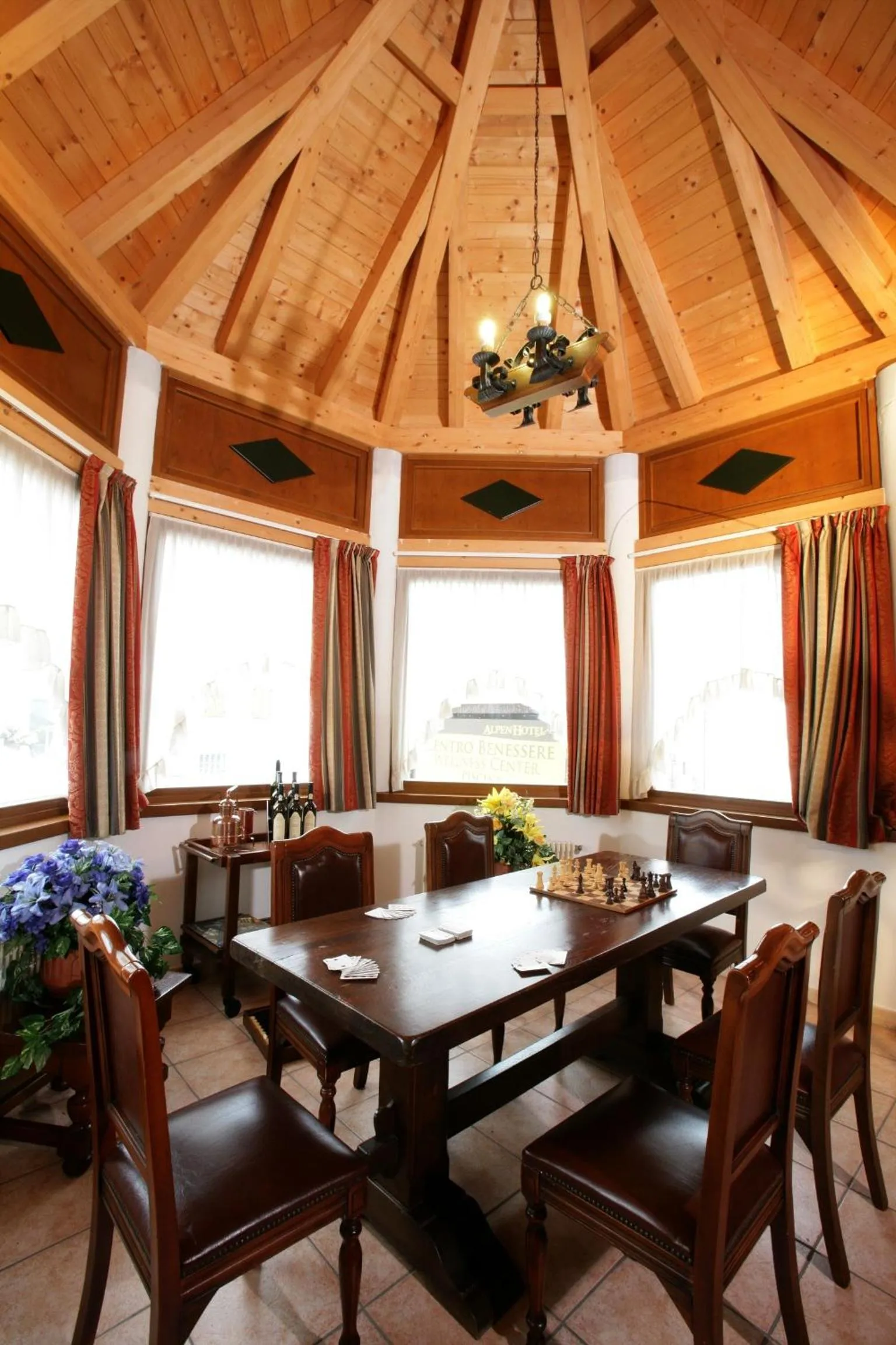 Lounge or bar in Hotel Alpen