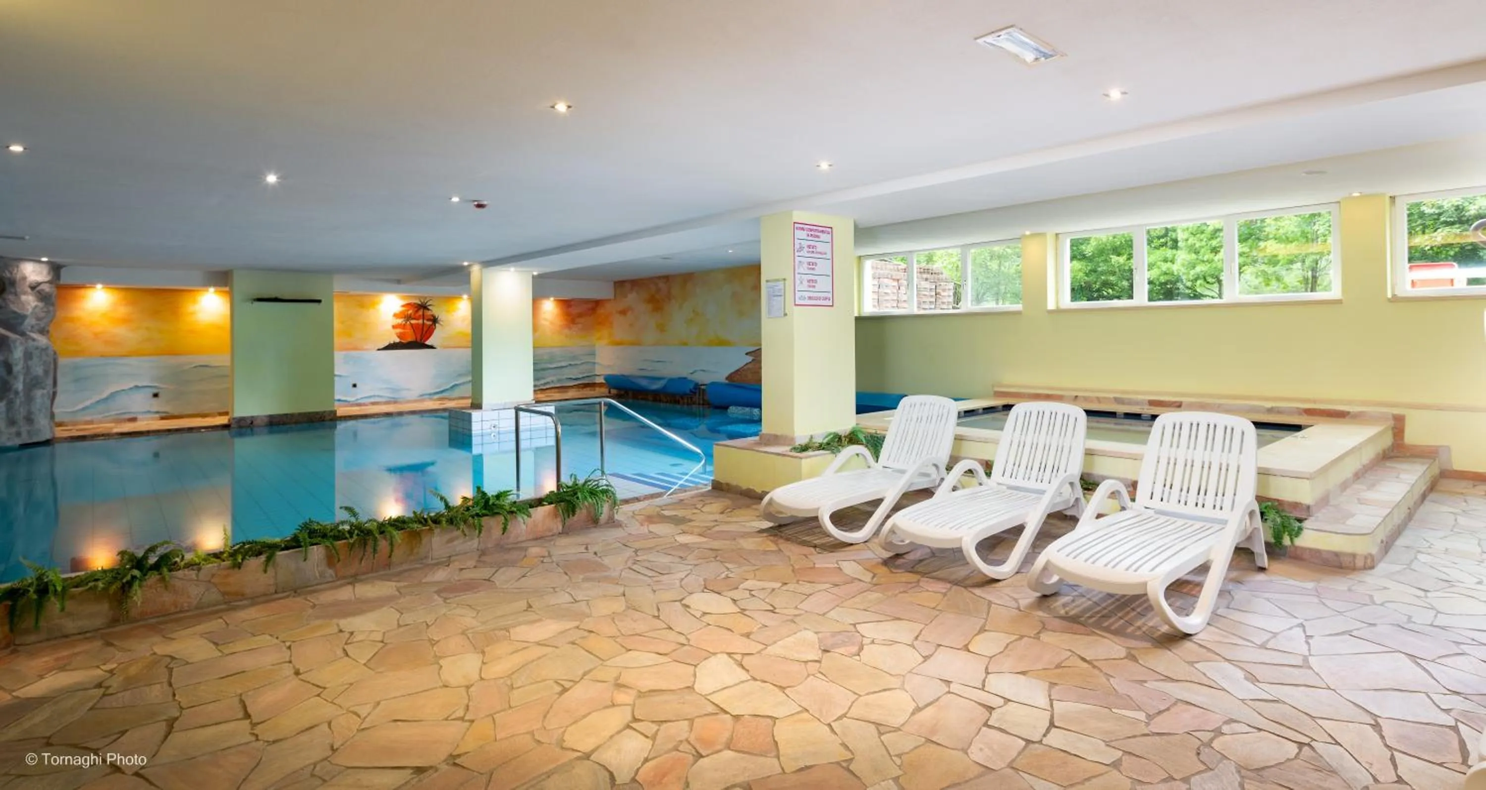 Hot Tub in Hotel Alpen