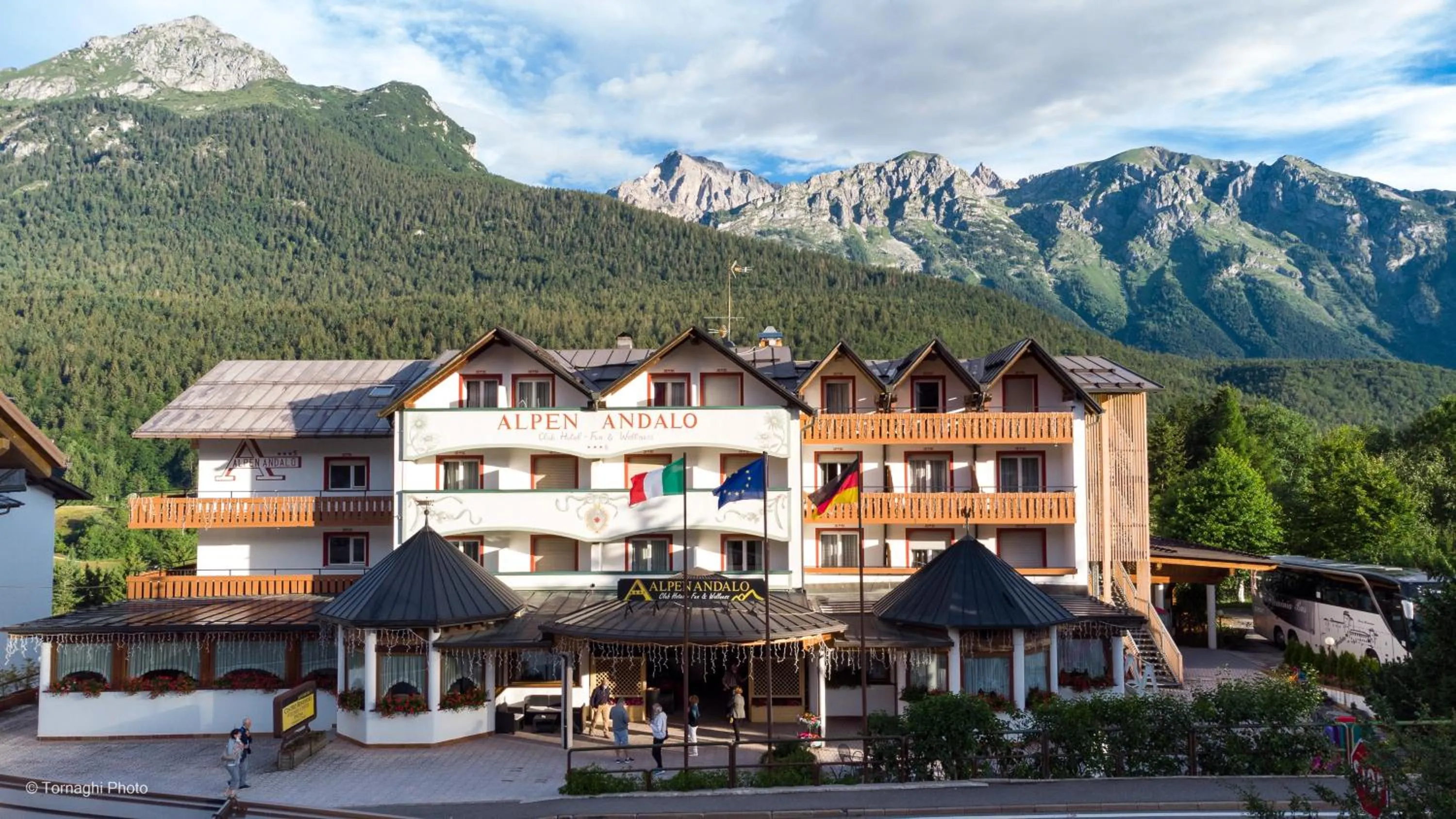 Property building in Hotel Alpen