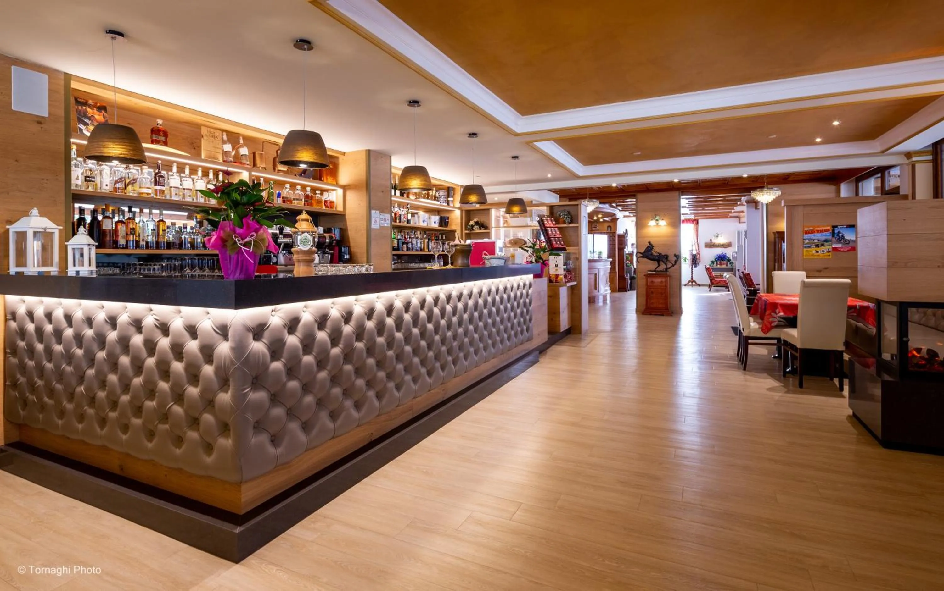 Lounge or bar in Hotel Alpen