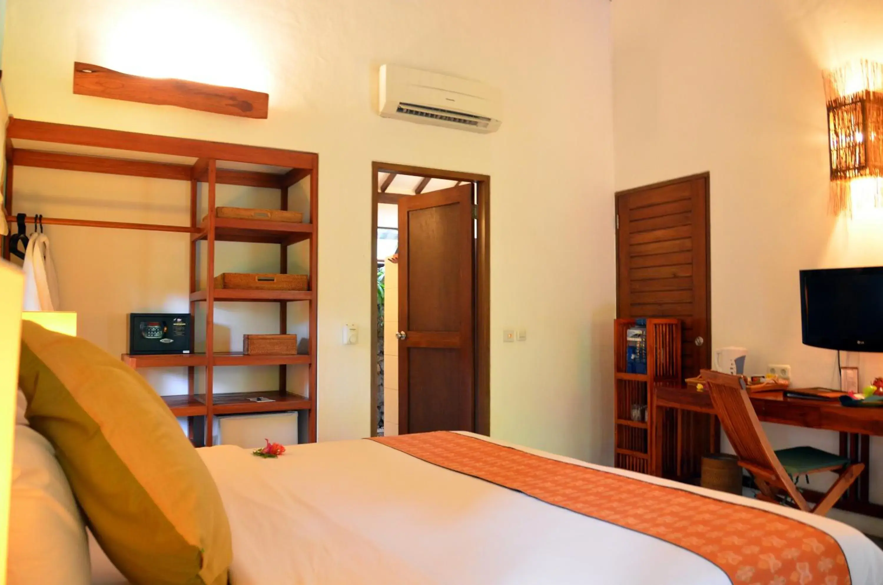 Superior Double or Twin Room in Cocotinos Sekotong Lombok Superior Double or Twin Room in Cocotinos Sekotong Lombok