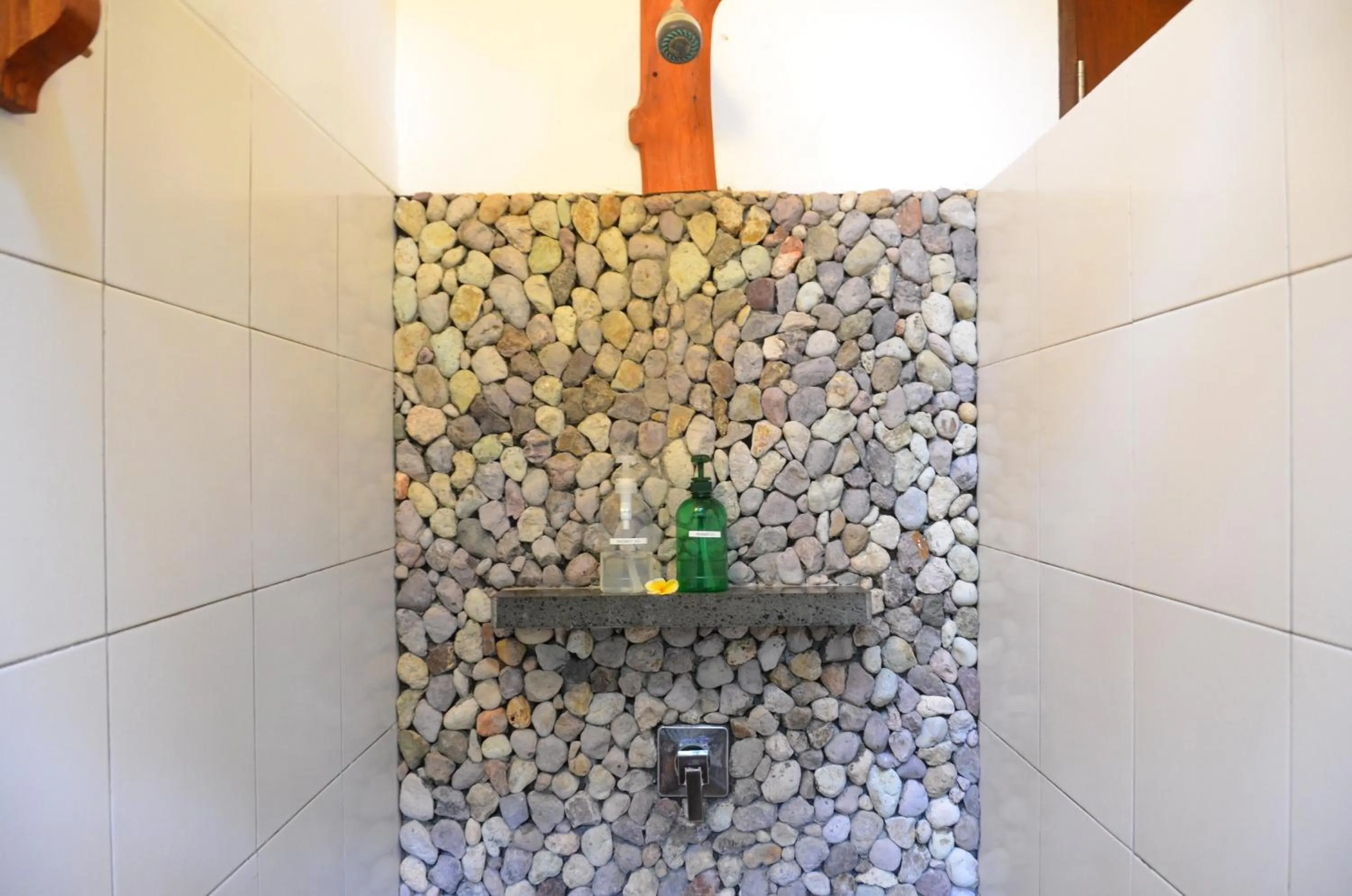 Shower in Cocotinos Sekotong Lombok