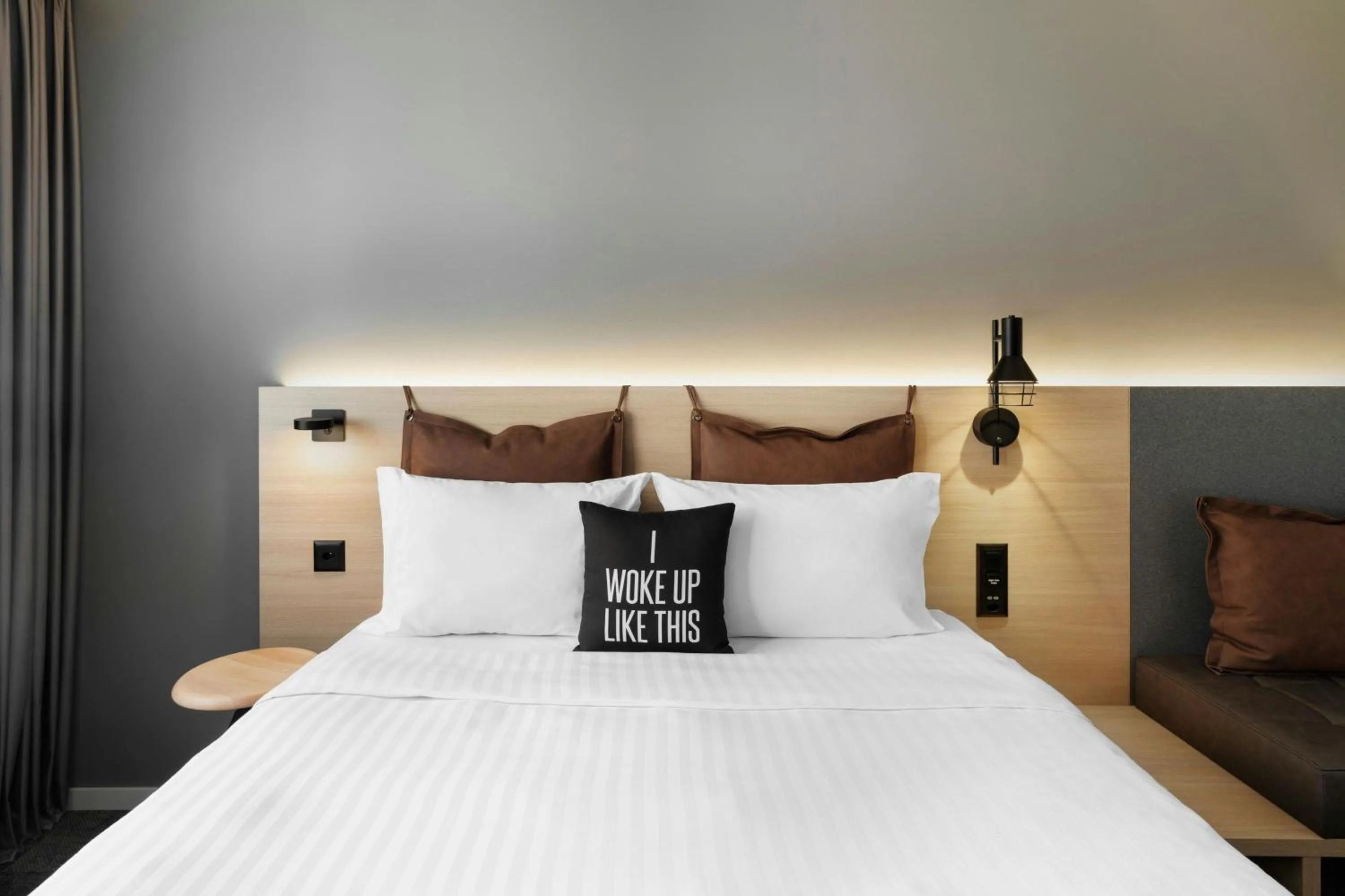 Photo of the whole room, Bed in Moxy Zurich