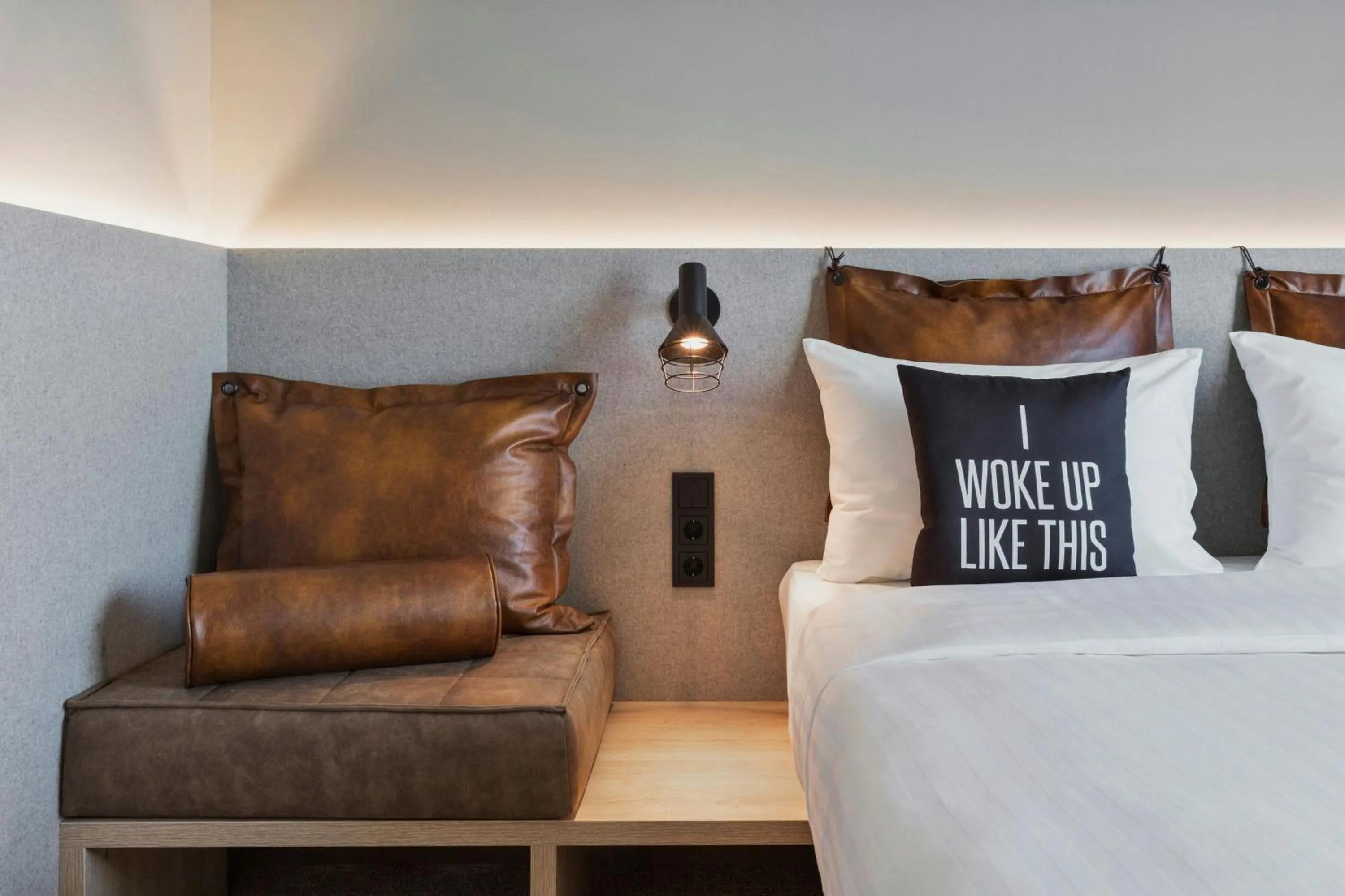 Photo of the whole room, Bed in Moxy Zurich