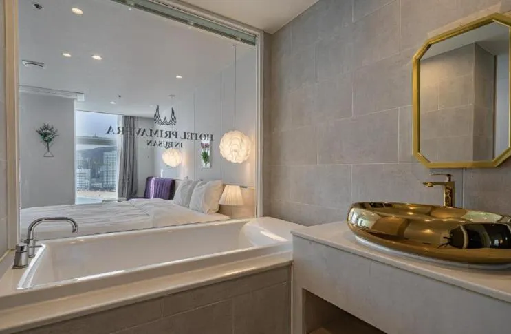 Bathroom in Gwangalli Hotel primavera in Busan