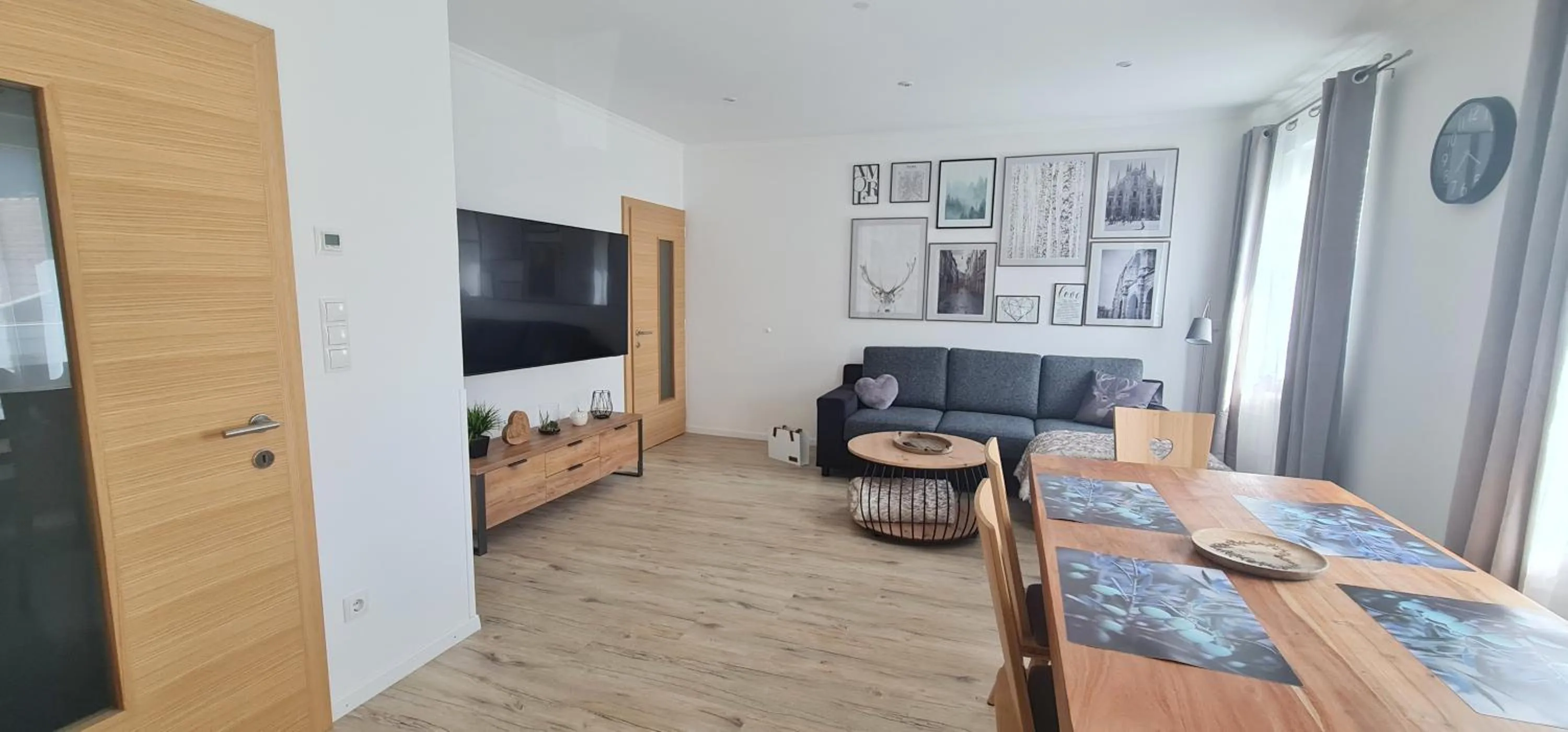 Communal lounge/ TV room, Bed in Hotel Traube - Stelvio