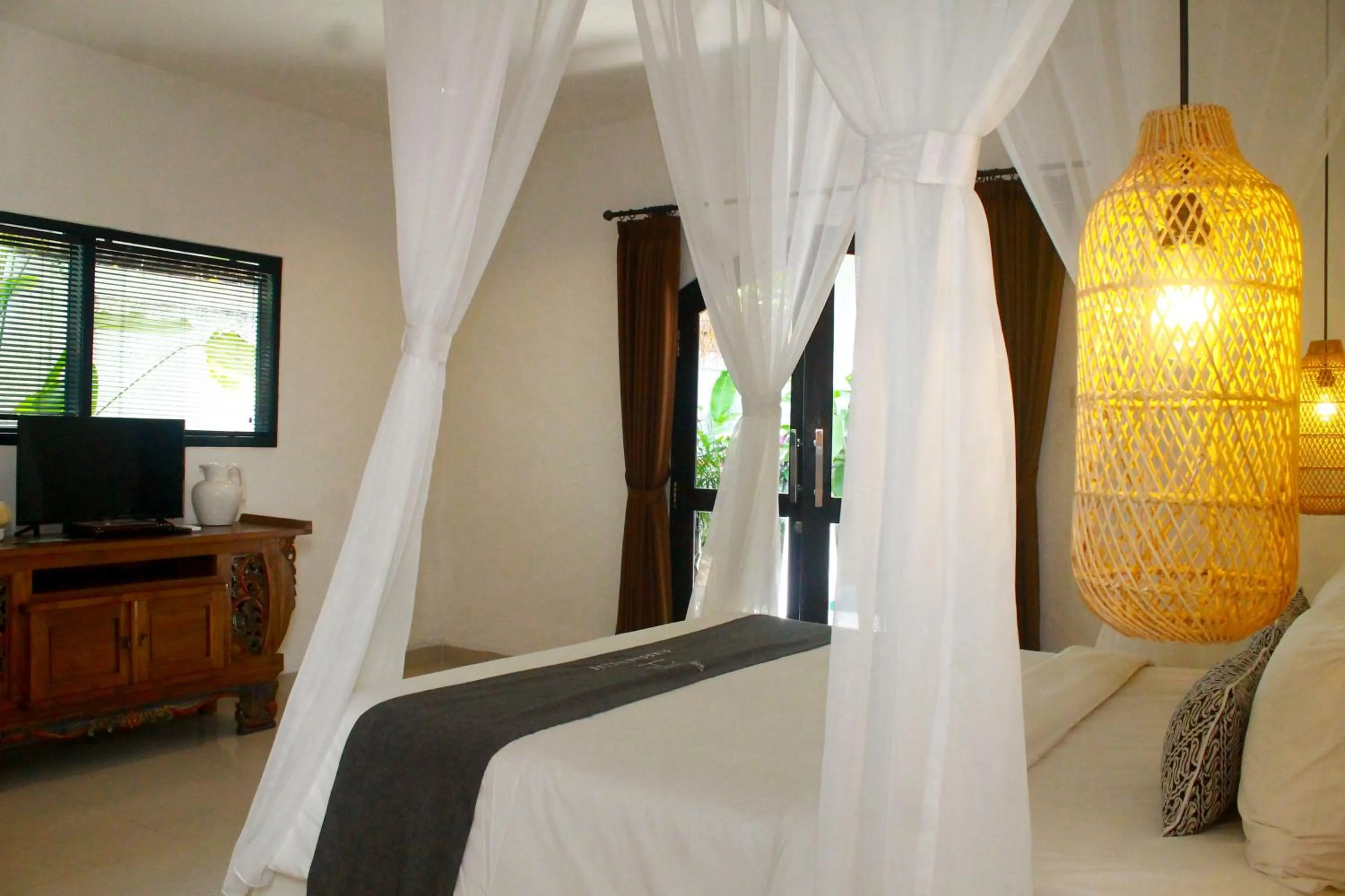 TV and multimedia, Bed in Singgah Villas Seminyak