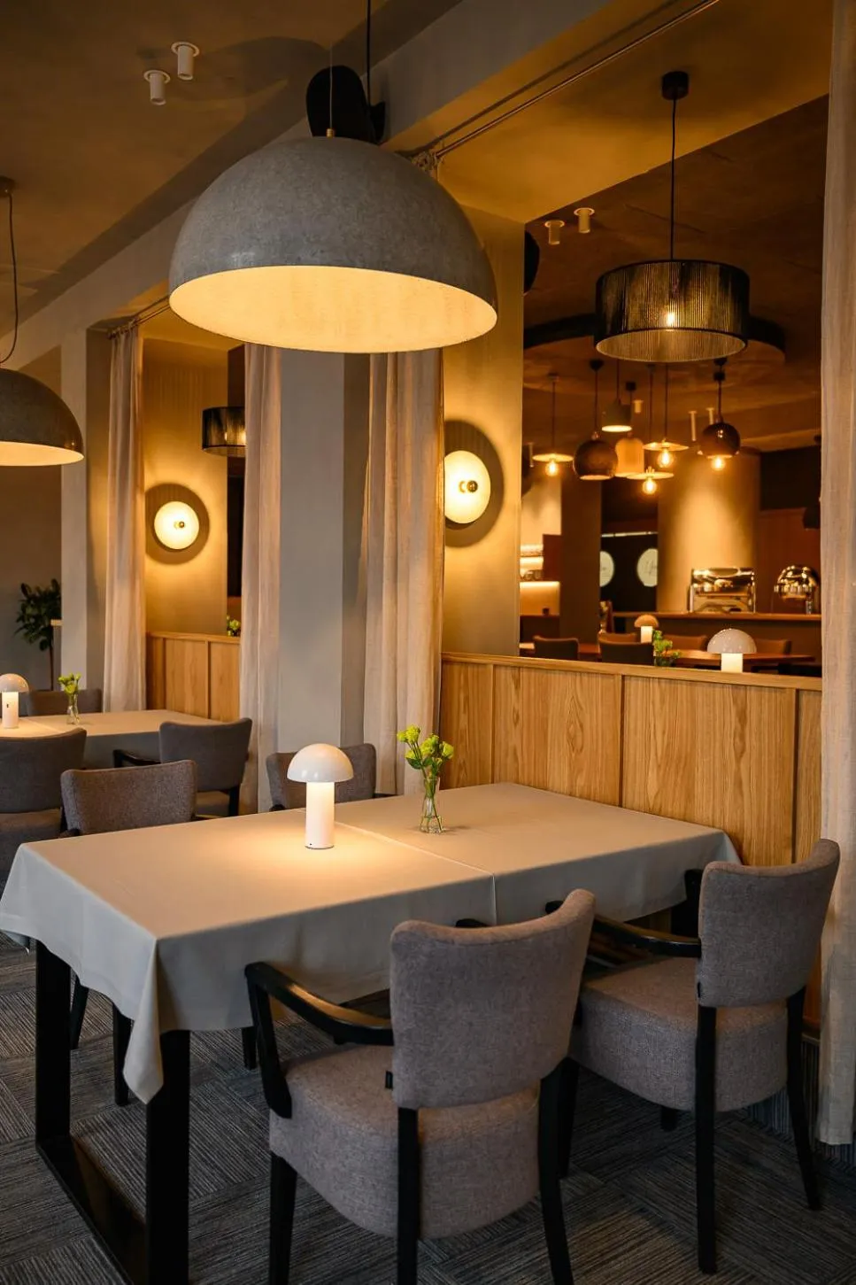Restaurant/places to eat in Liva Hotel