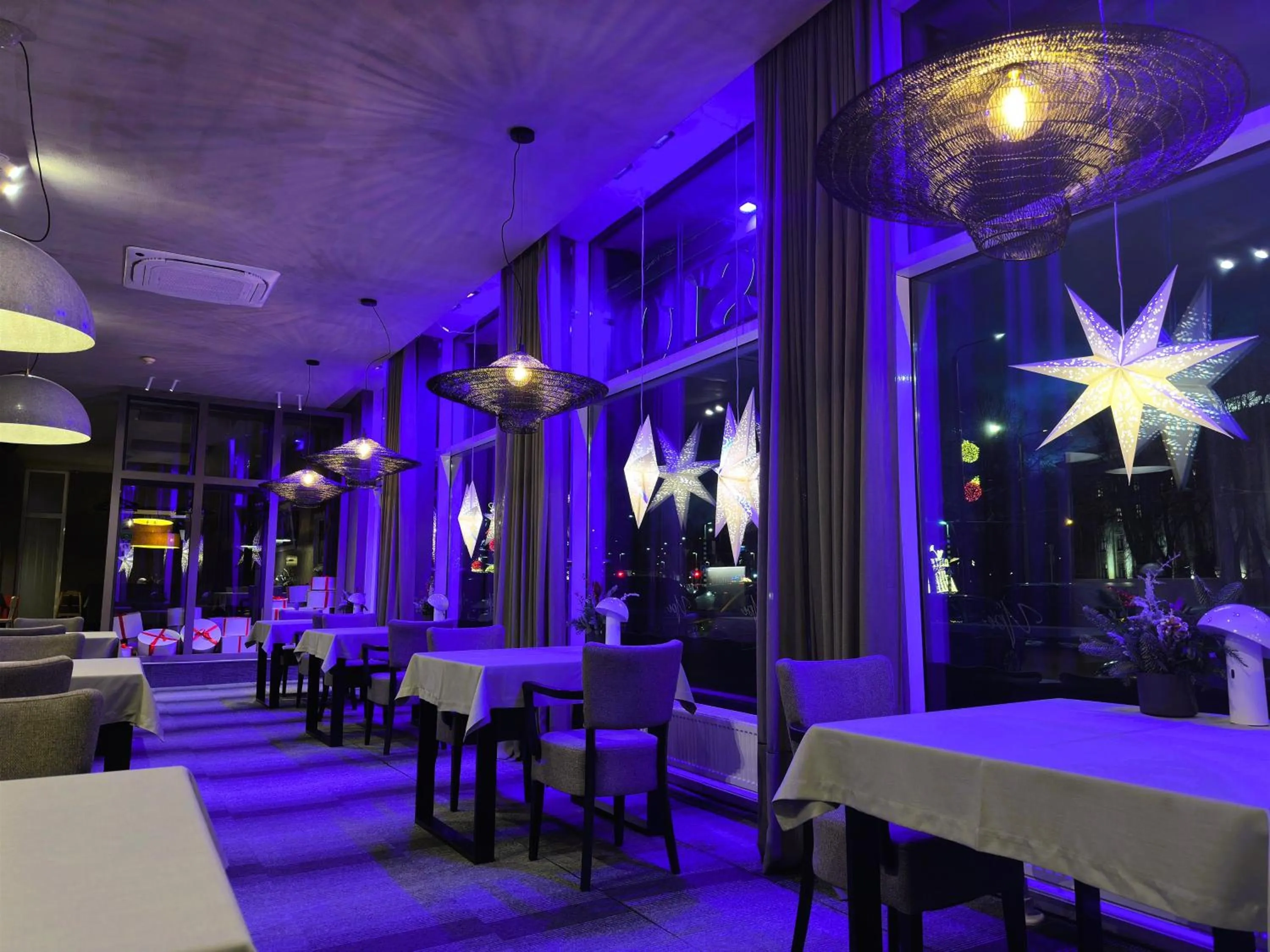 Restaurant/places to eat in Liva Hotel