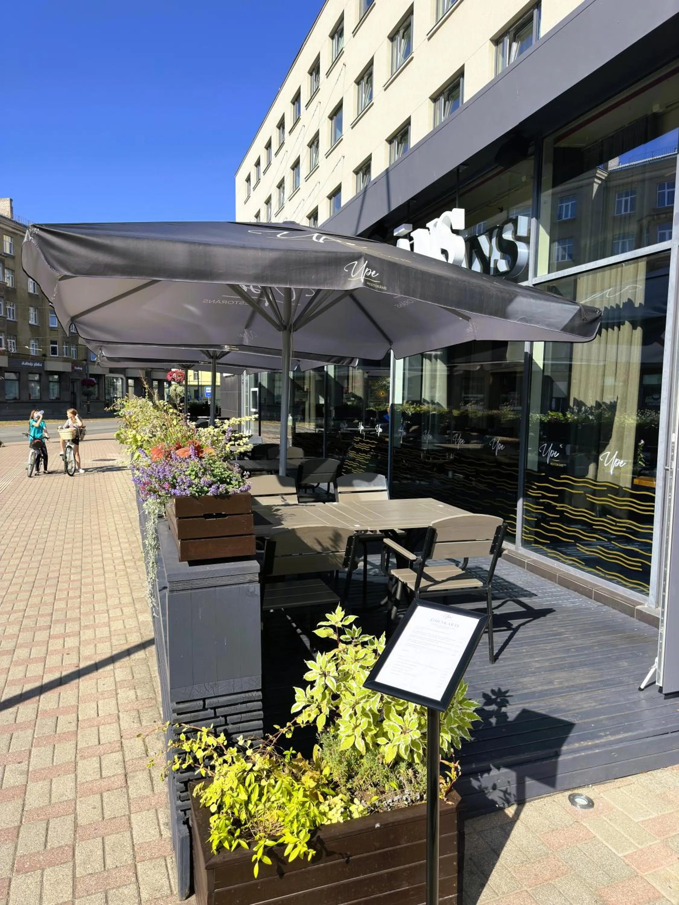 Restaurant/places to eat in Liva Hotel